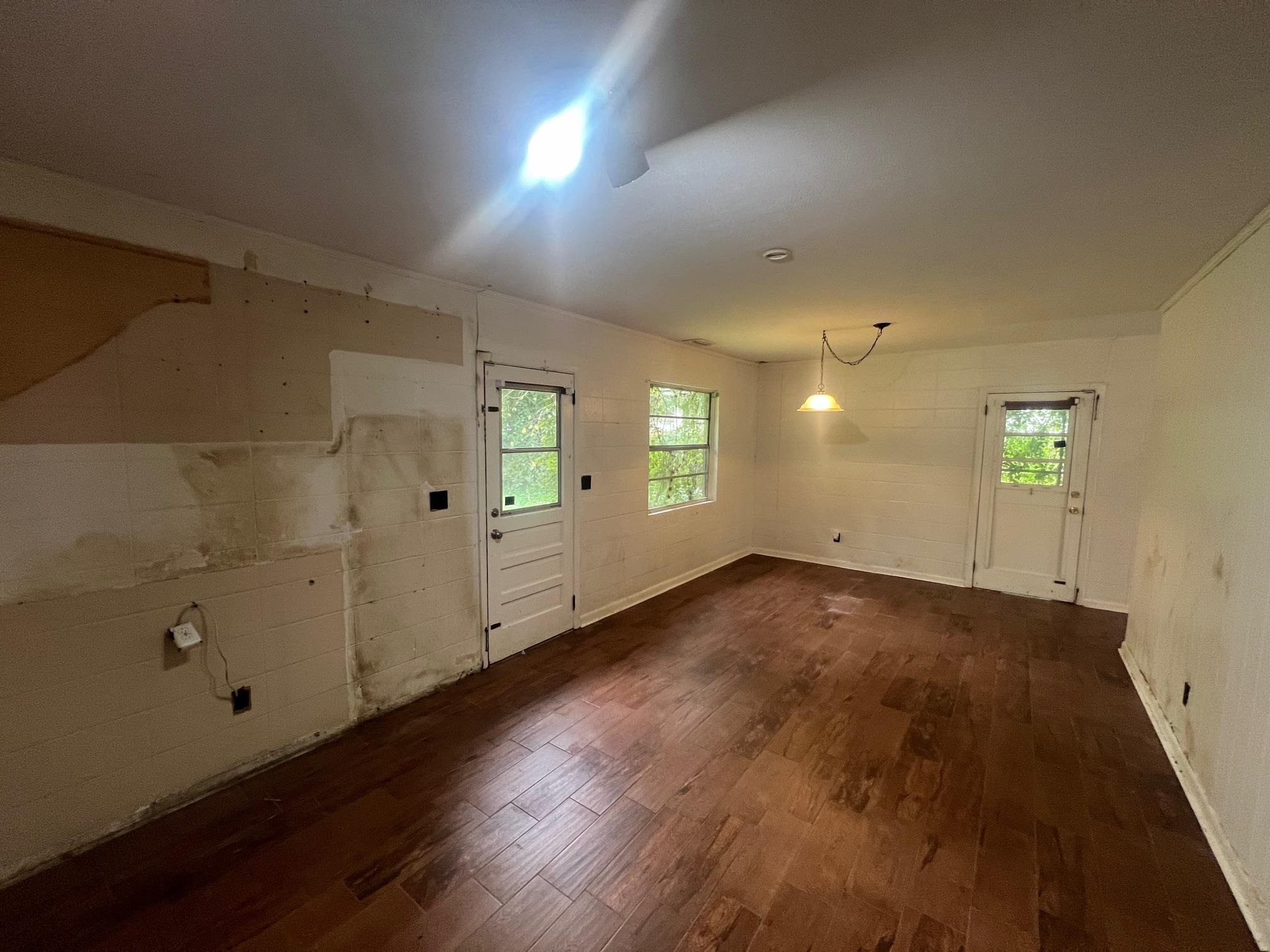 2121 Harriet Drive