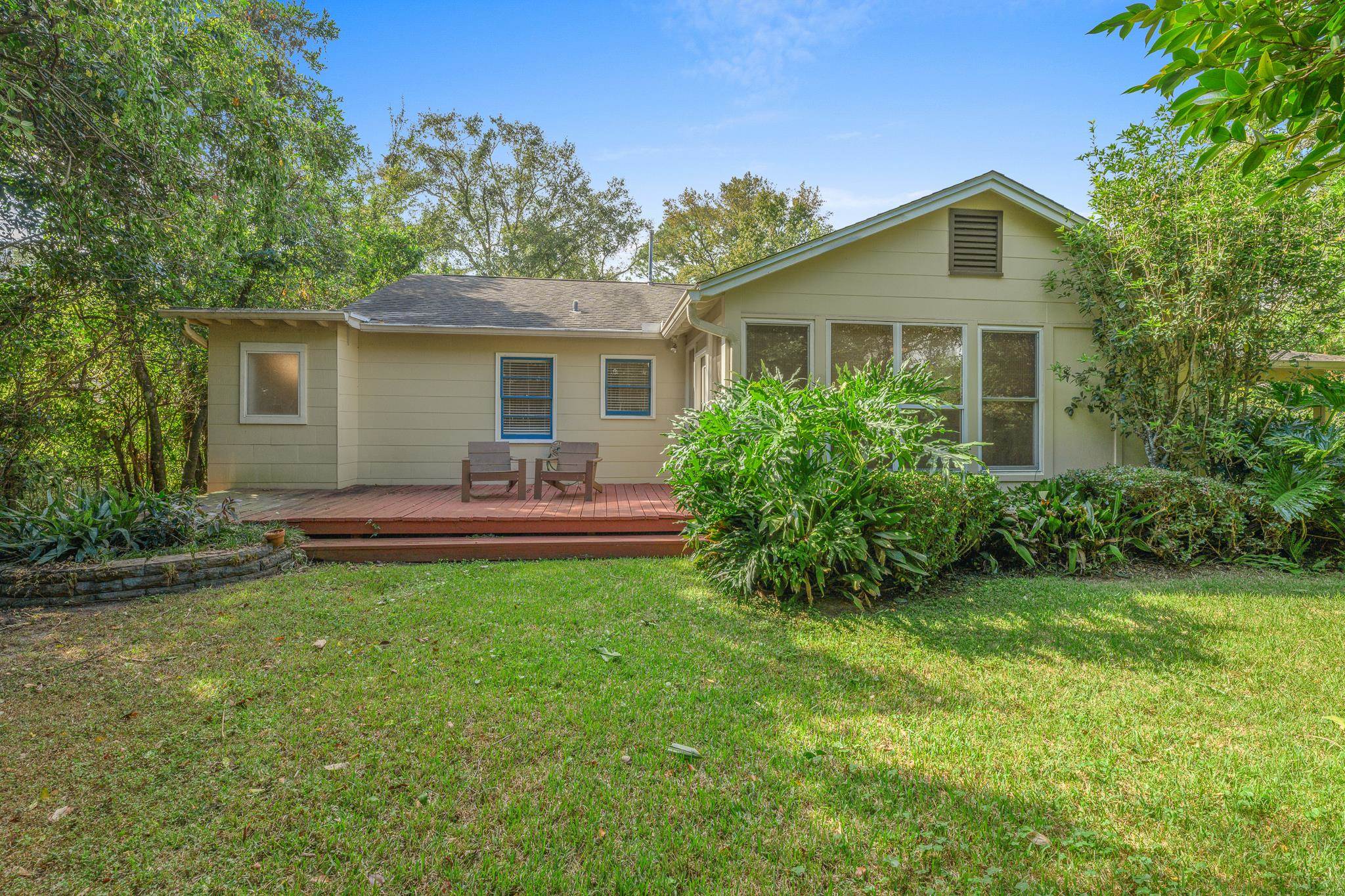 923 Carraway Street