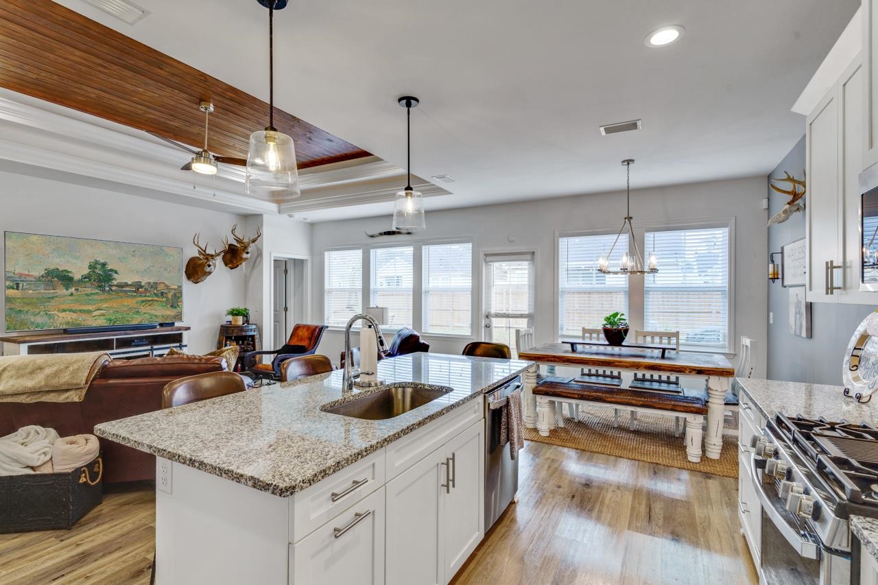 8741 Glenoak Trail