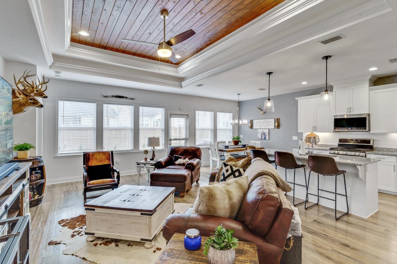 8741 Glenoak Trail