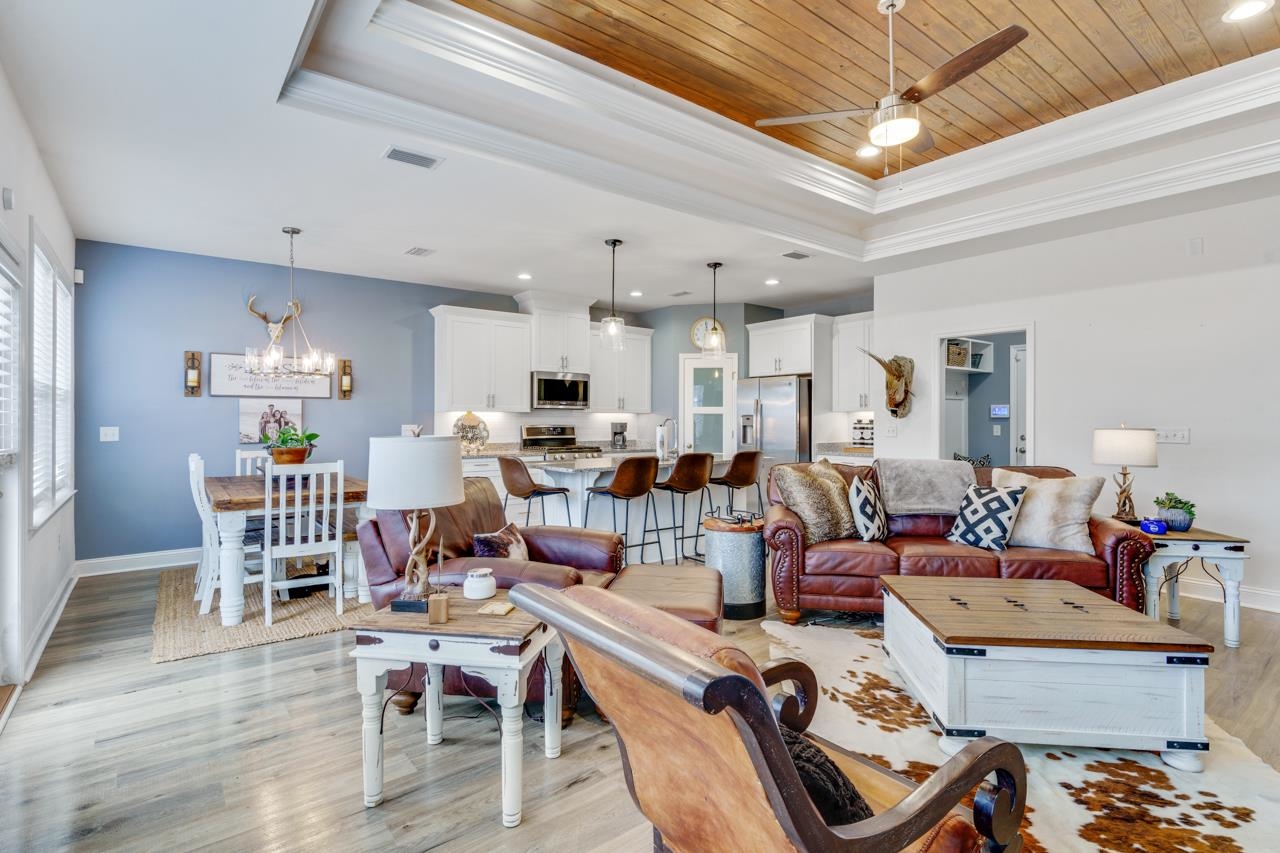 8741 Glenoak Trail