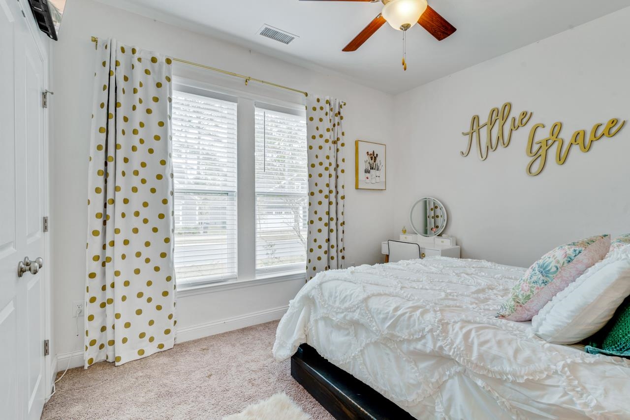 8741 Glenoak Trail