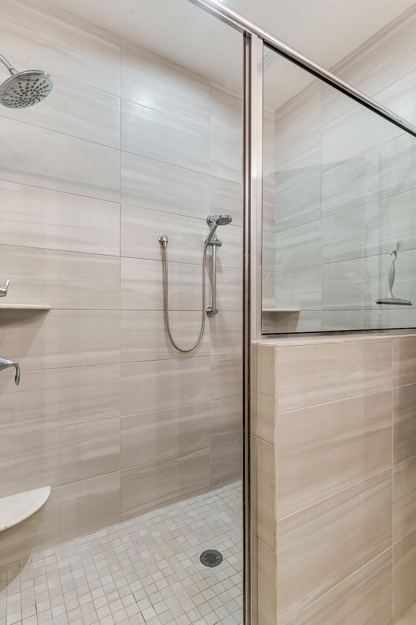 8741 Glenoak Trail