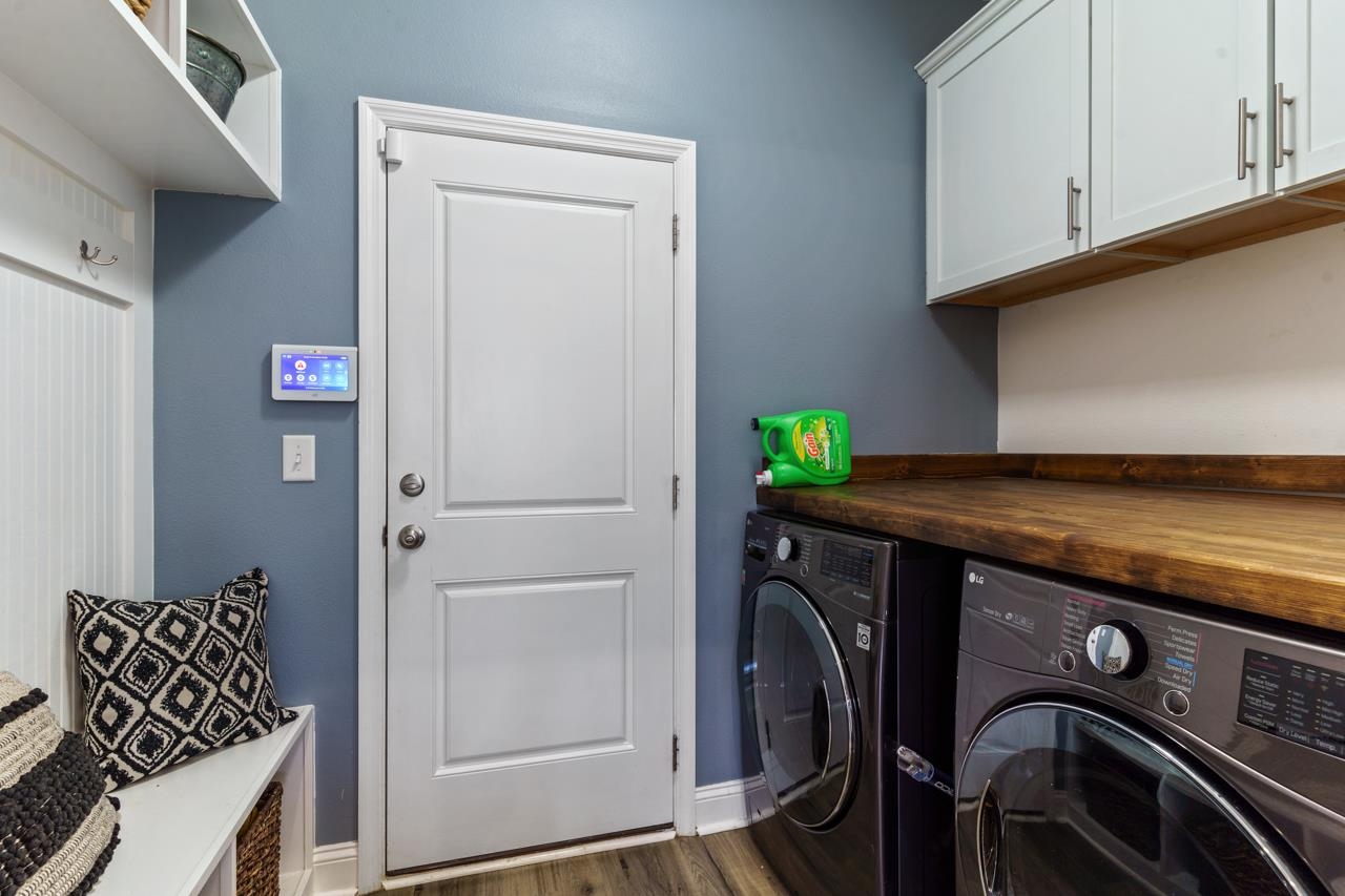 8741 Glenoak Trail
