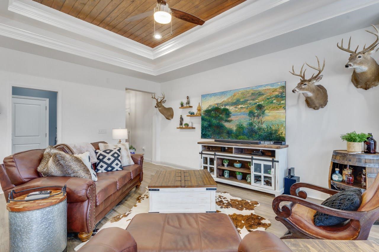 8741 Glenoak Trail