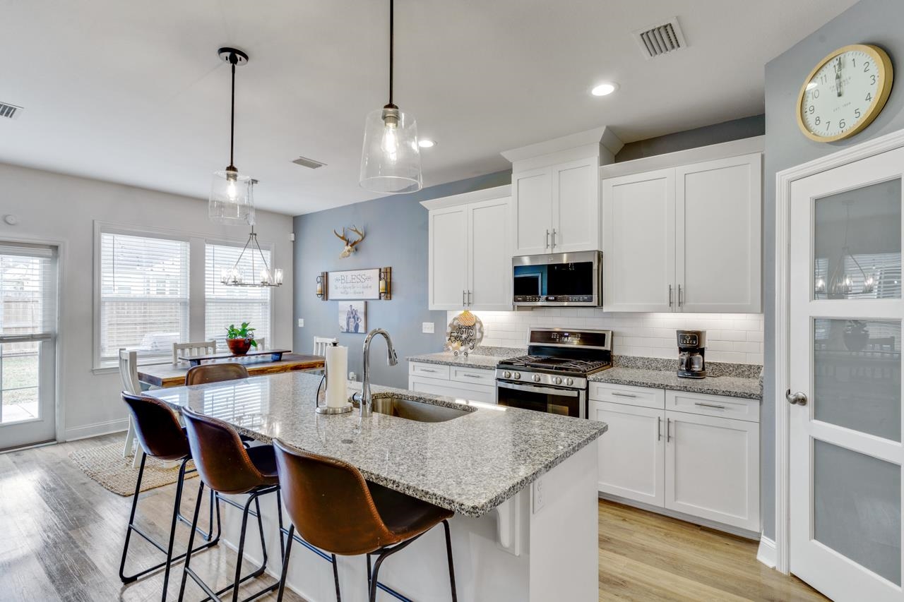 8741 Glenoak Trail