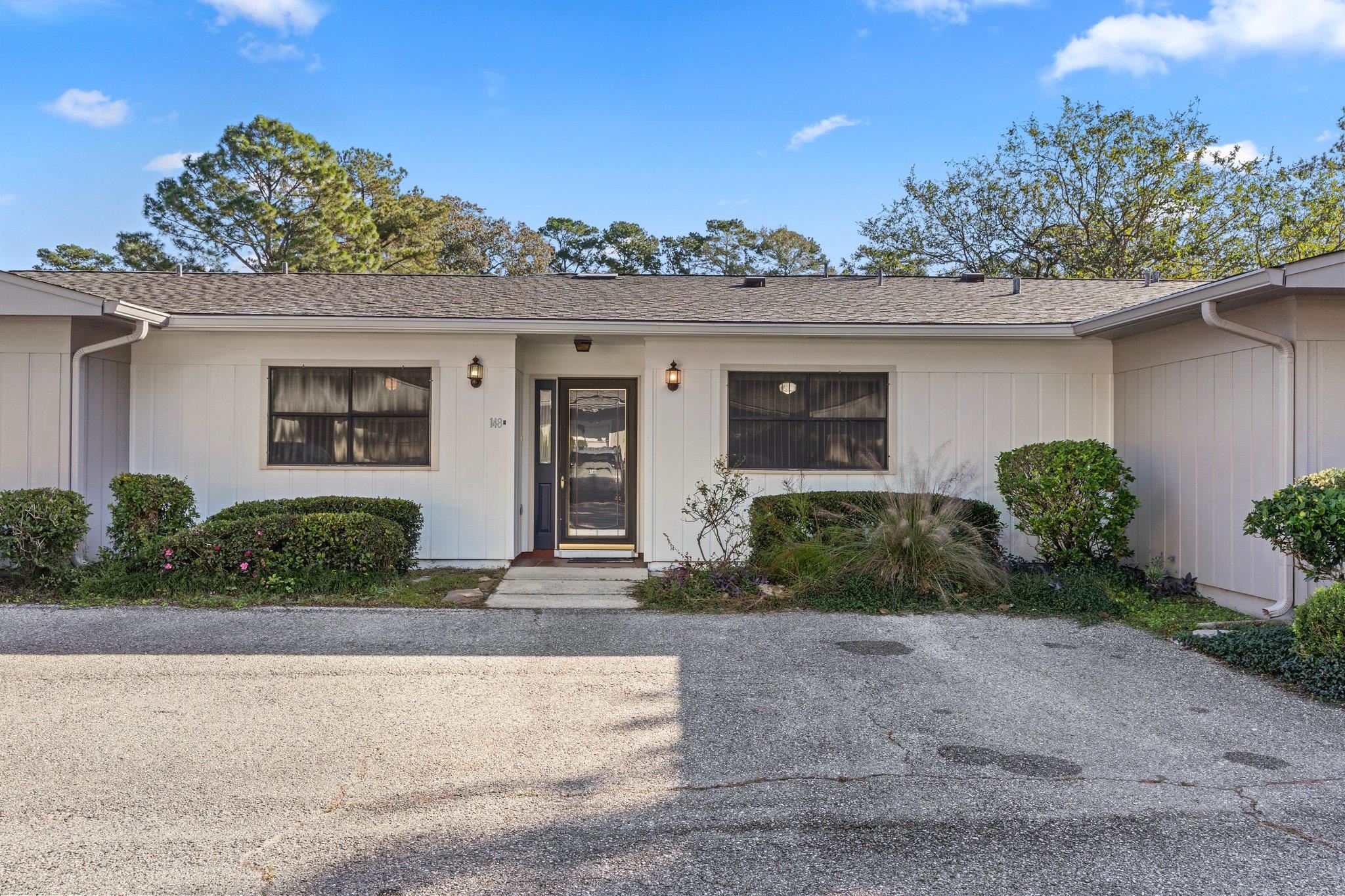 148-B SE Villas Court