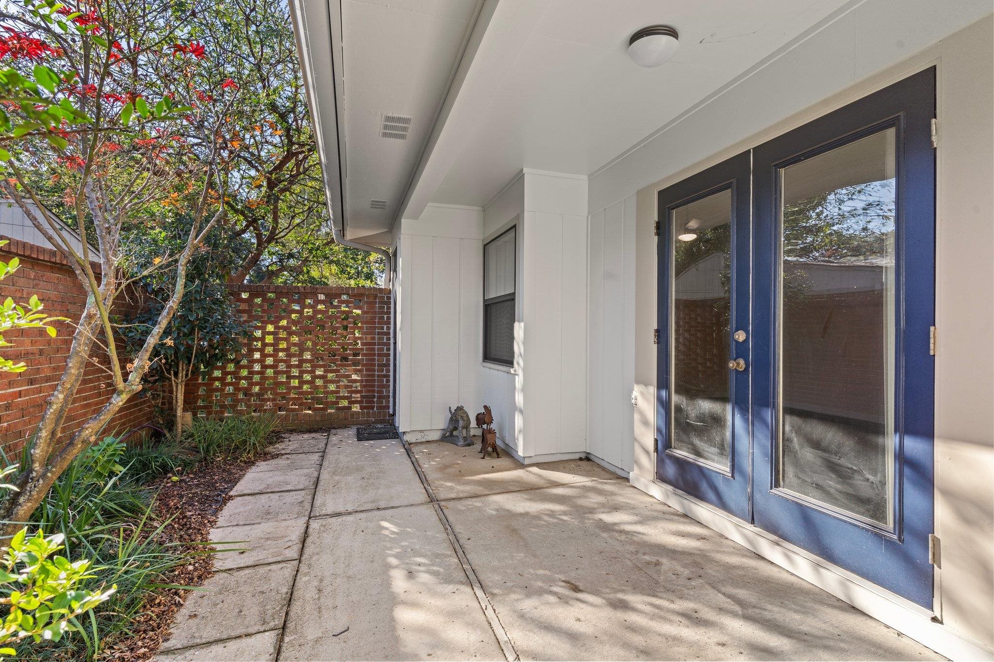 148-B SE Villas Court