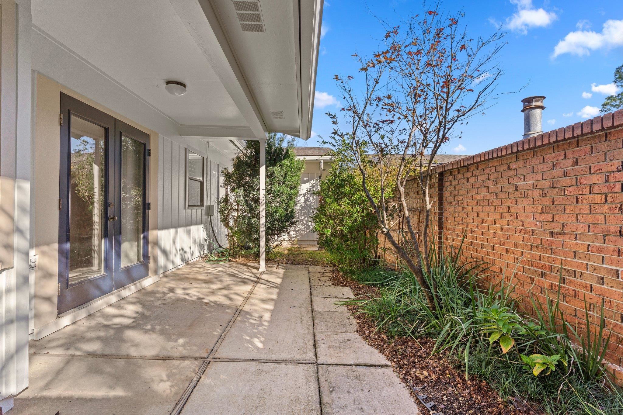 148-B SE Villas Court