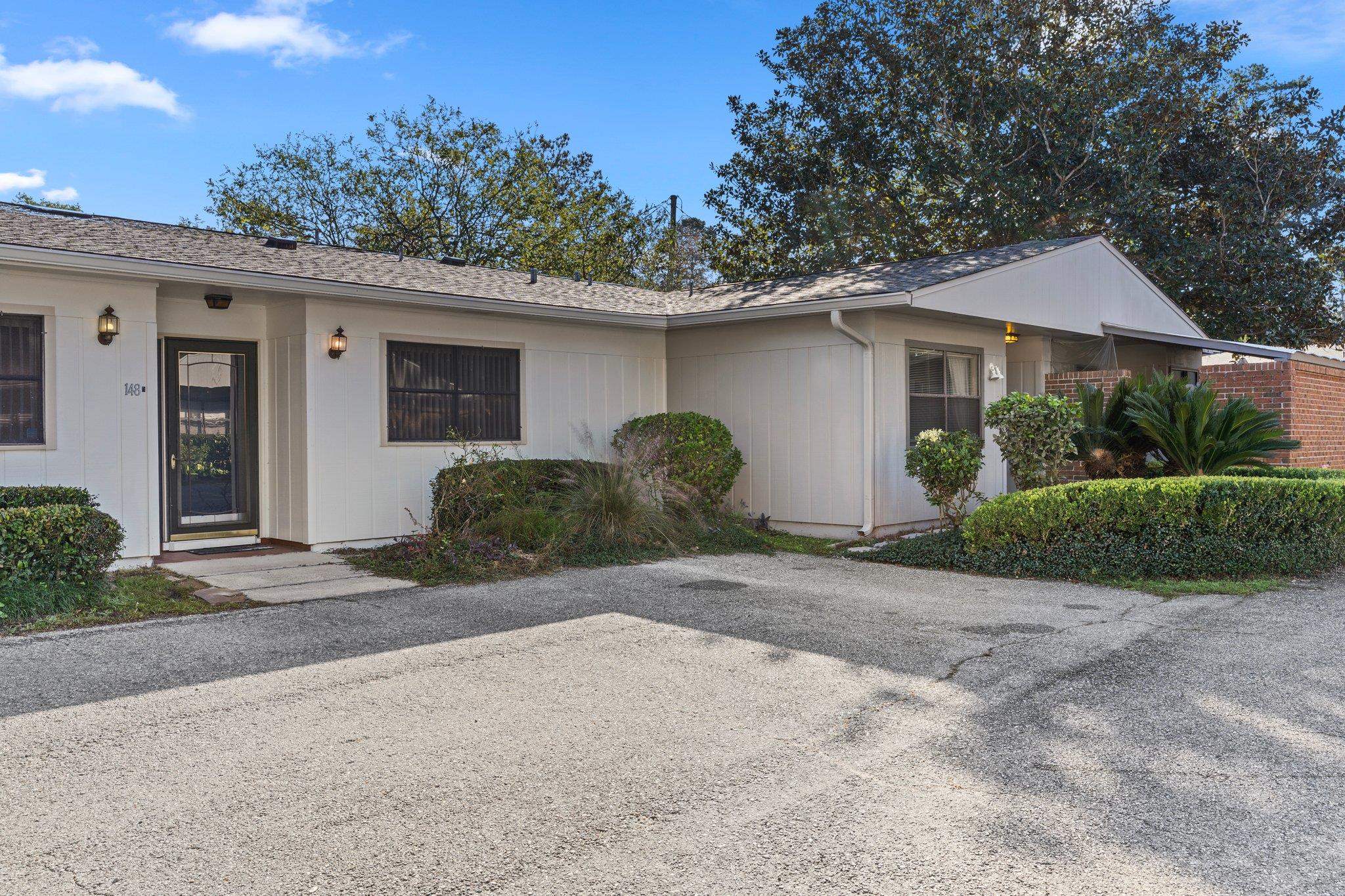 148-B SE Villas Court