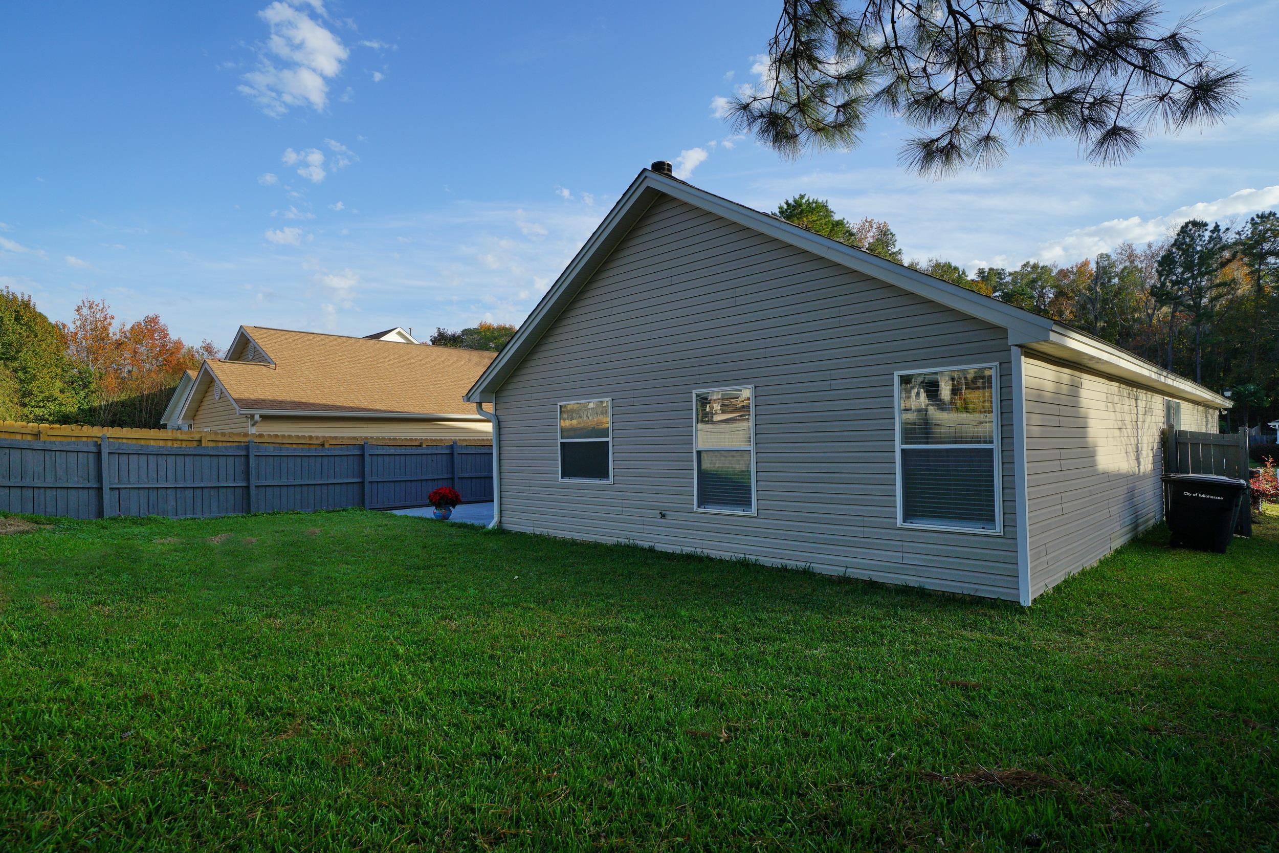 1463 Applewood Way