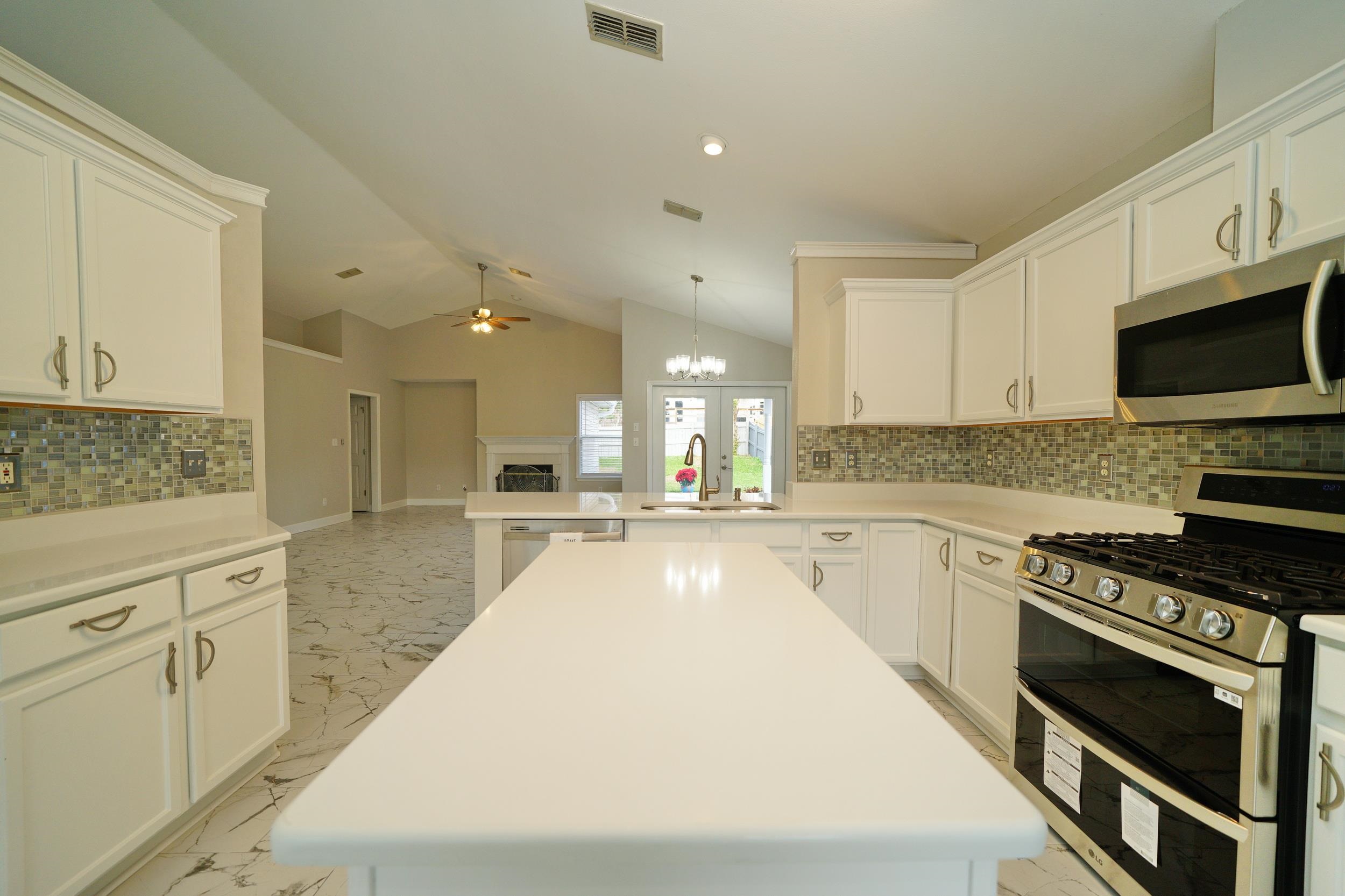 1463 Applewood Way