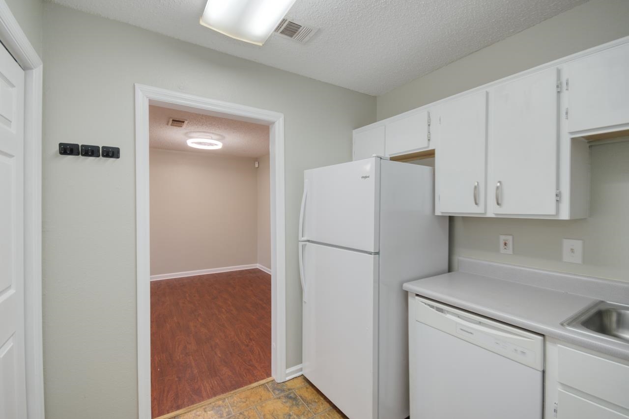 1100 Green Tree Court Unit: F