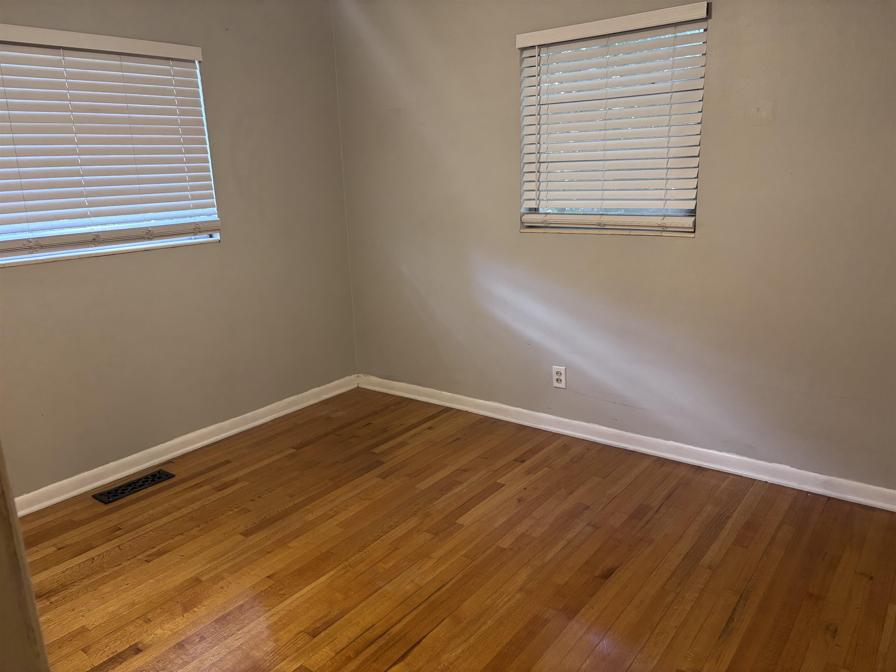 3215 Del Rio Terrace