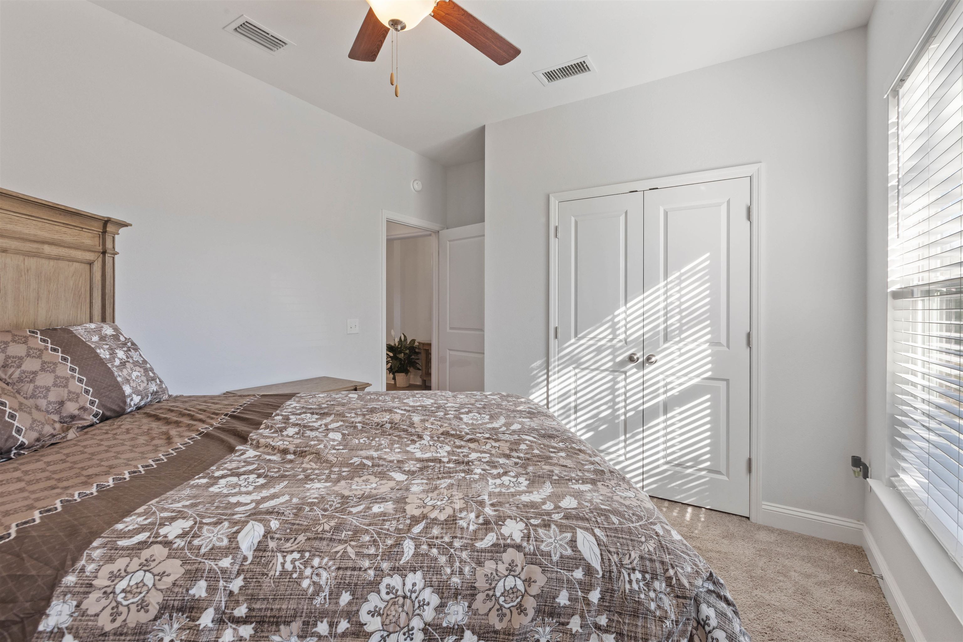 5592 Leaning Oak Trail