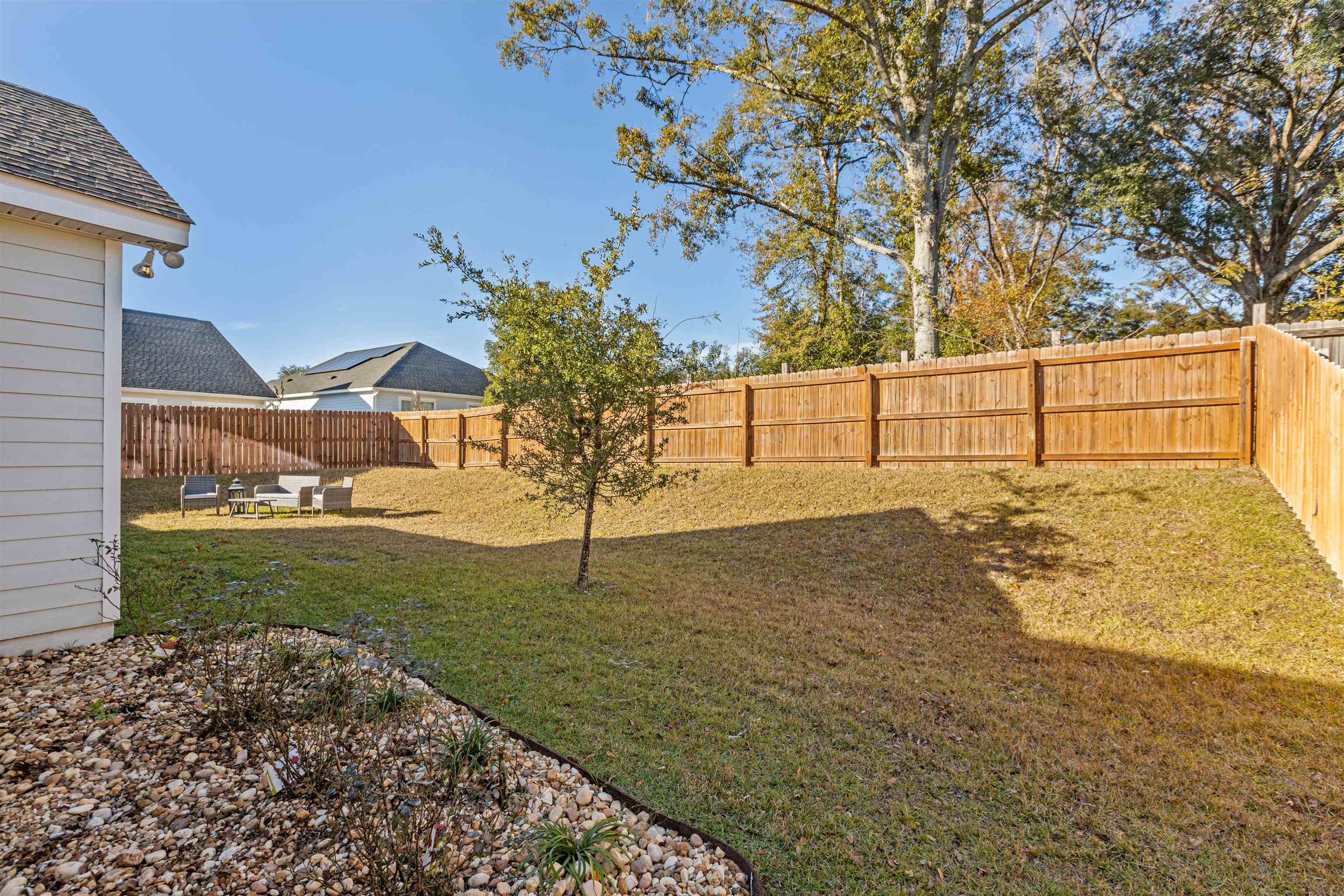 5592 Leaning Oak Trail