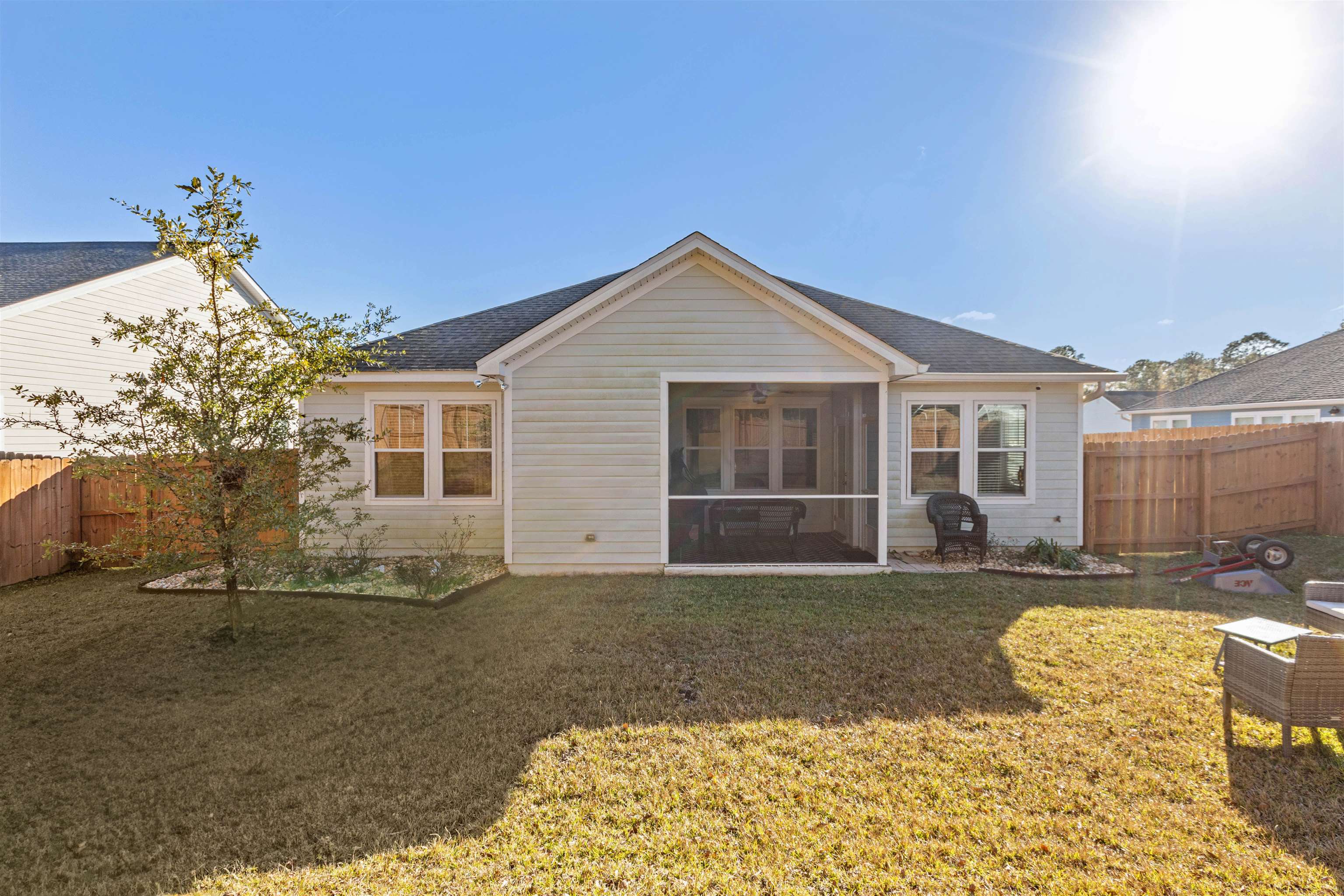 5592 Leaning Oak Trail