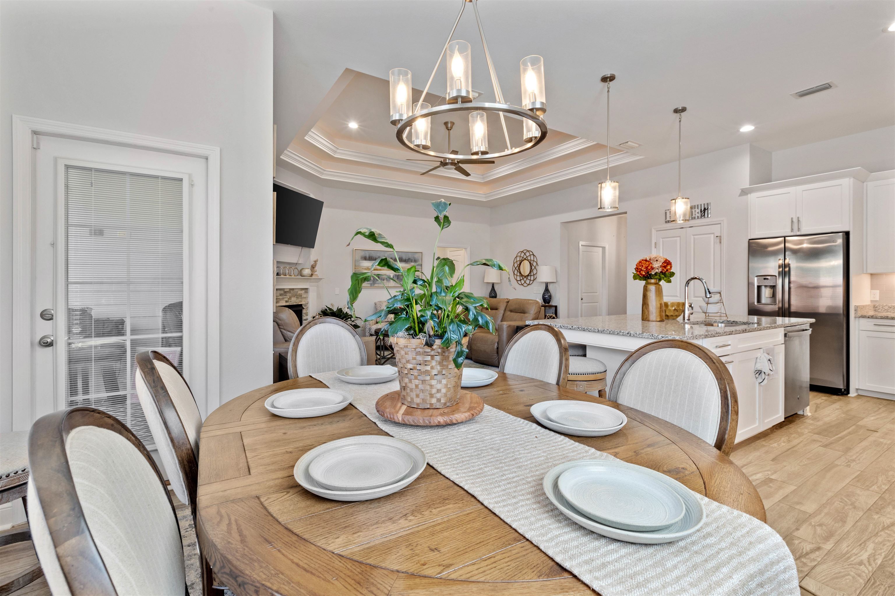 5592 Leaning Oak Trail
