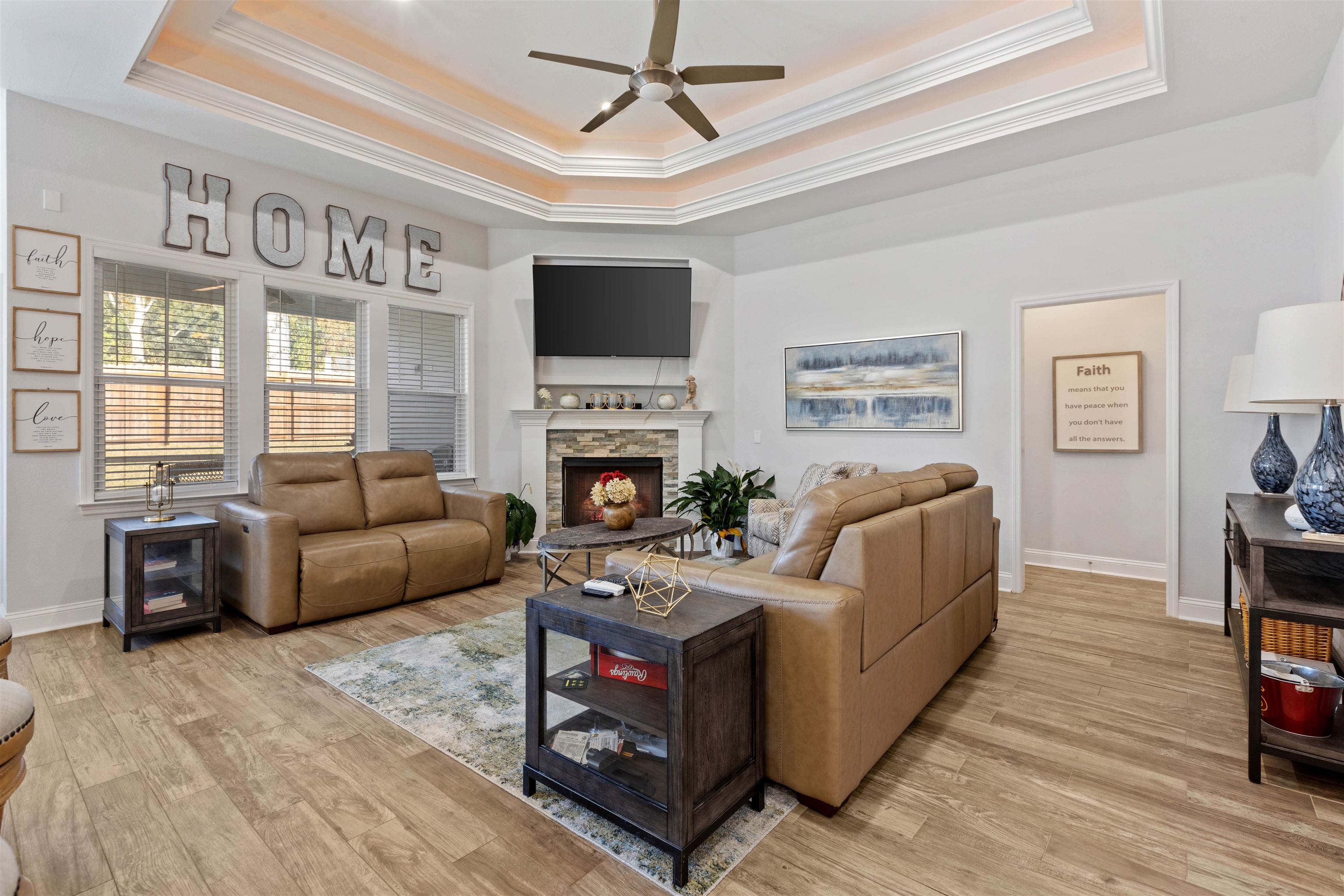 5592 Leaning Oak Trail