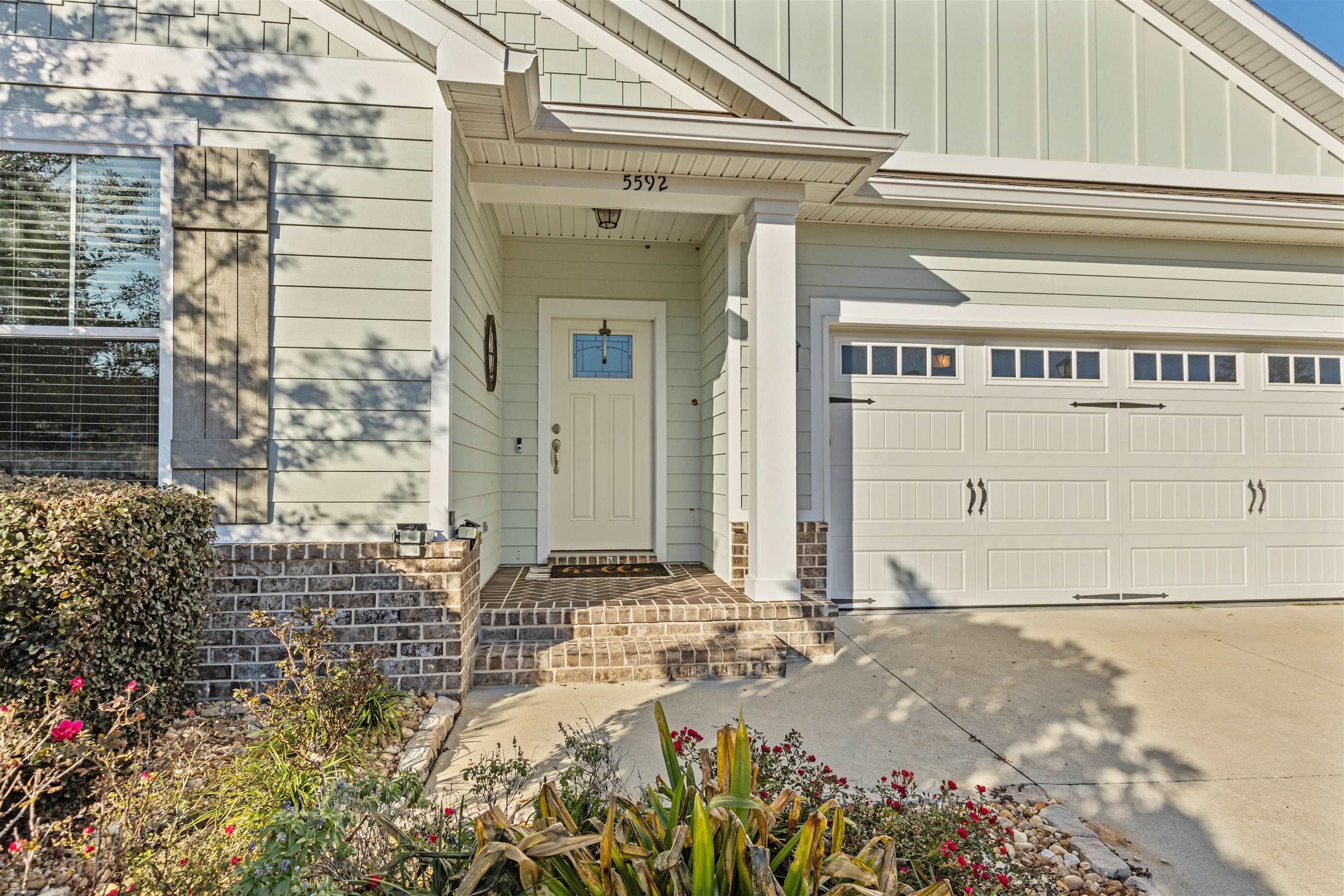 5592 Leaning Oak Trail