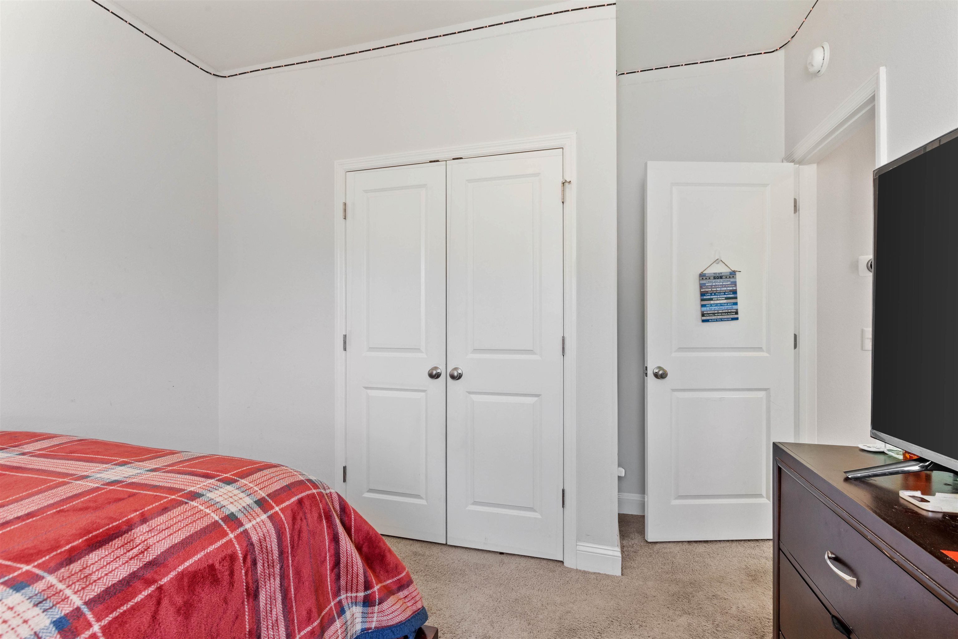 5592 Leaning Oak Trail