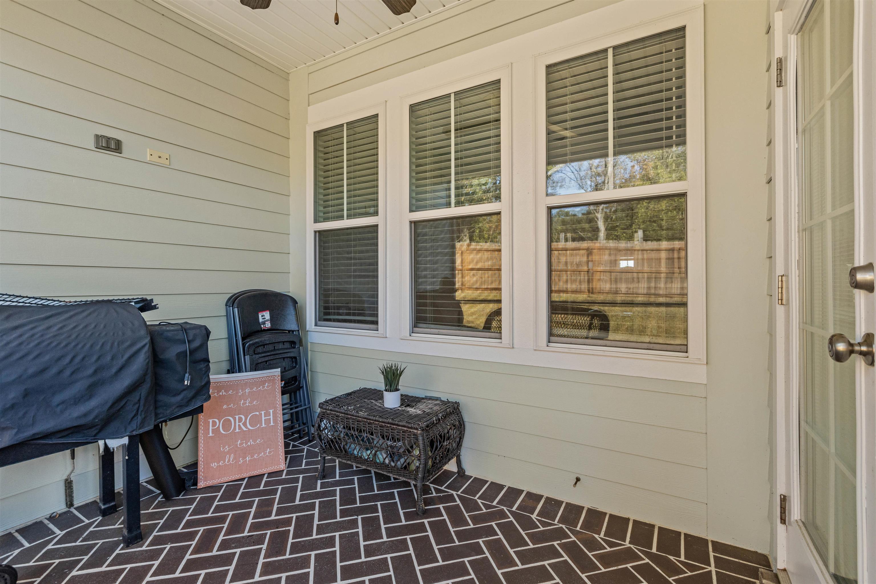 5592 Leaning Oak Trail