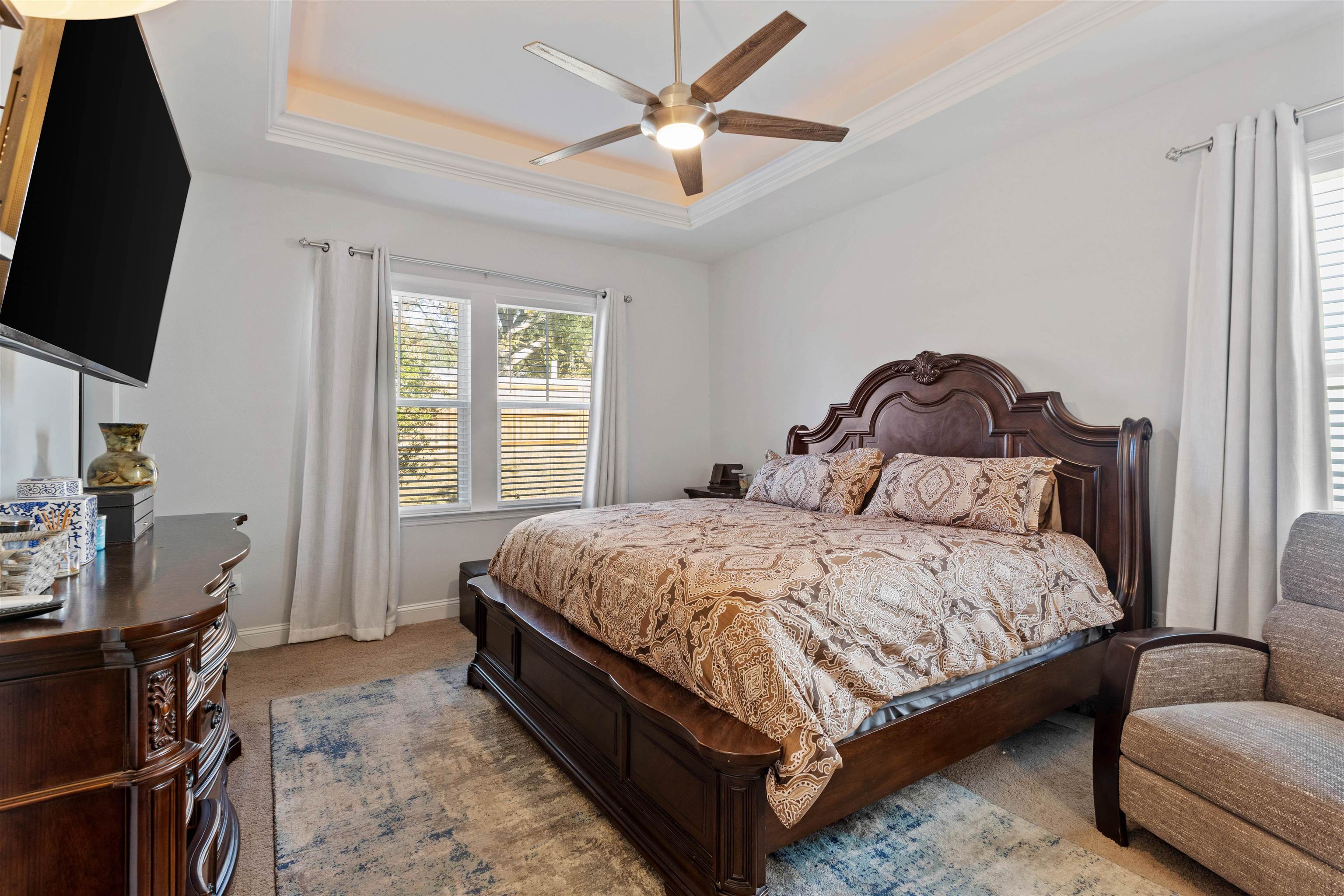 5592 Leaning Oak Trail