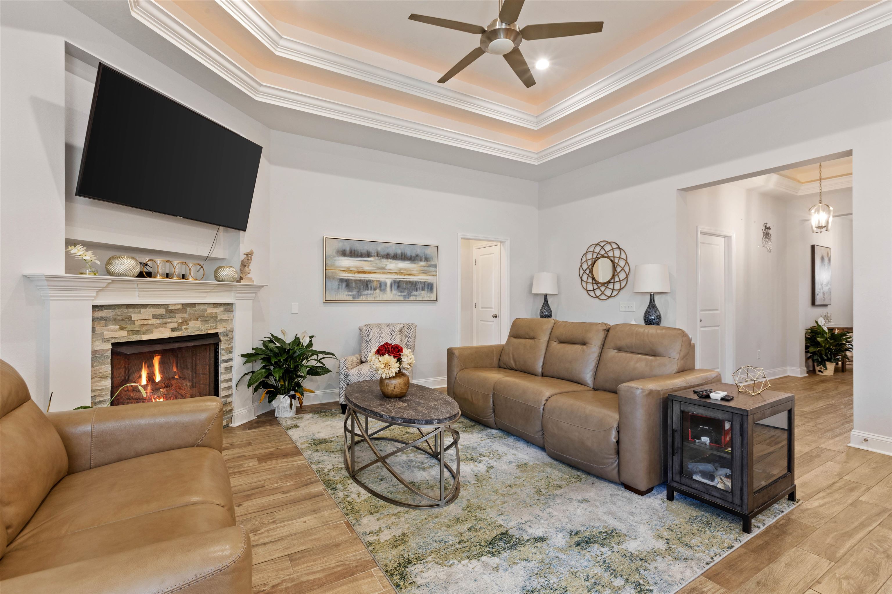 5592 Leaning Oak Trail