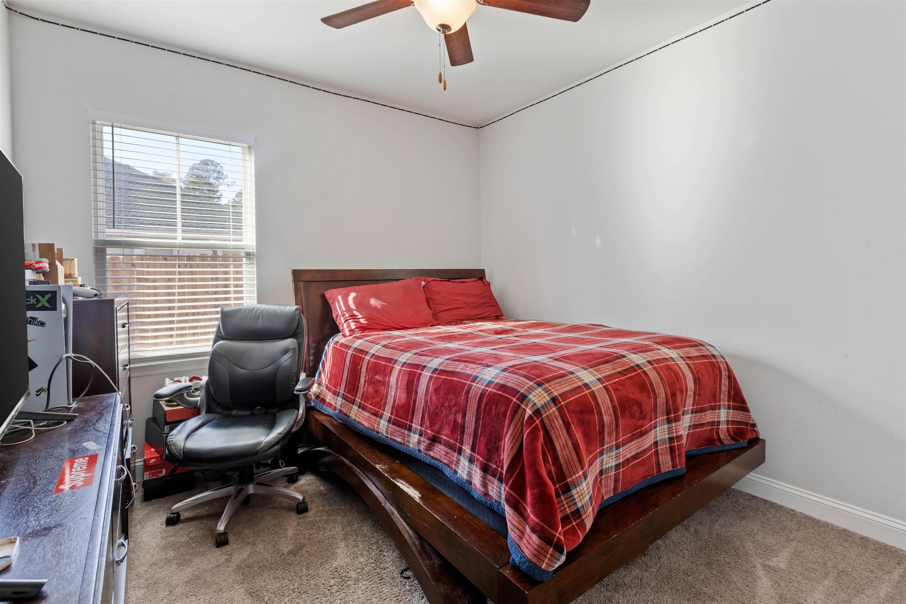 5592 Leaning Oak Trail