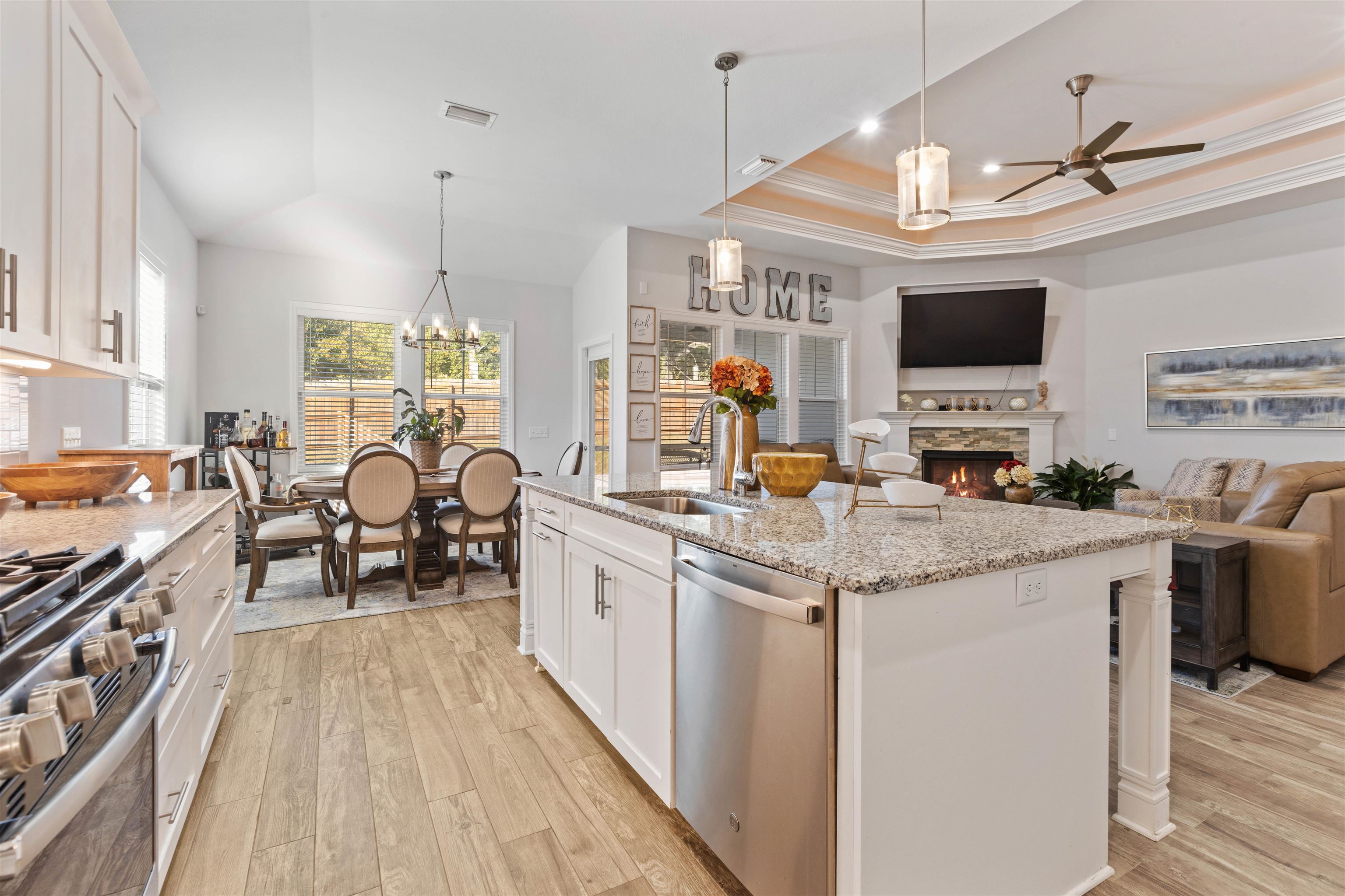 5592 Leaning Oak Trail