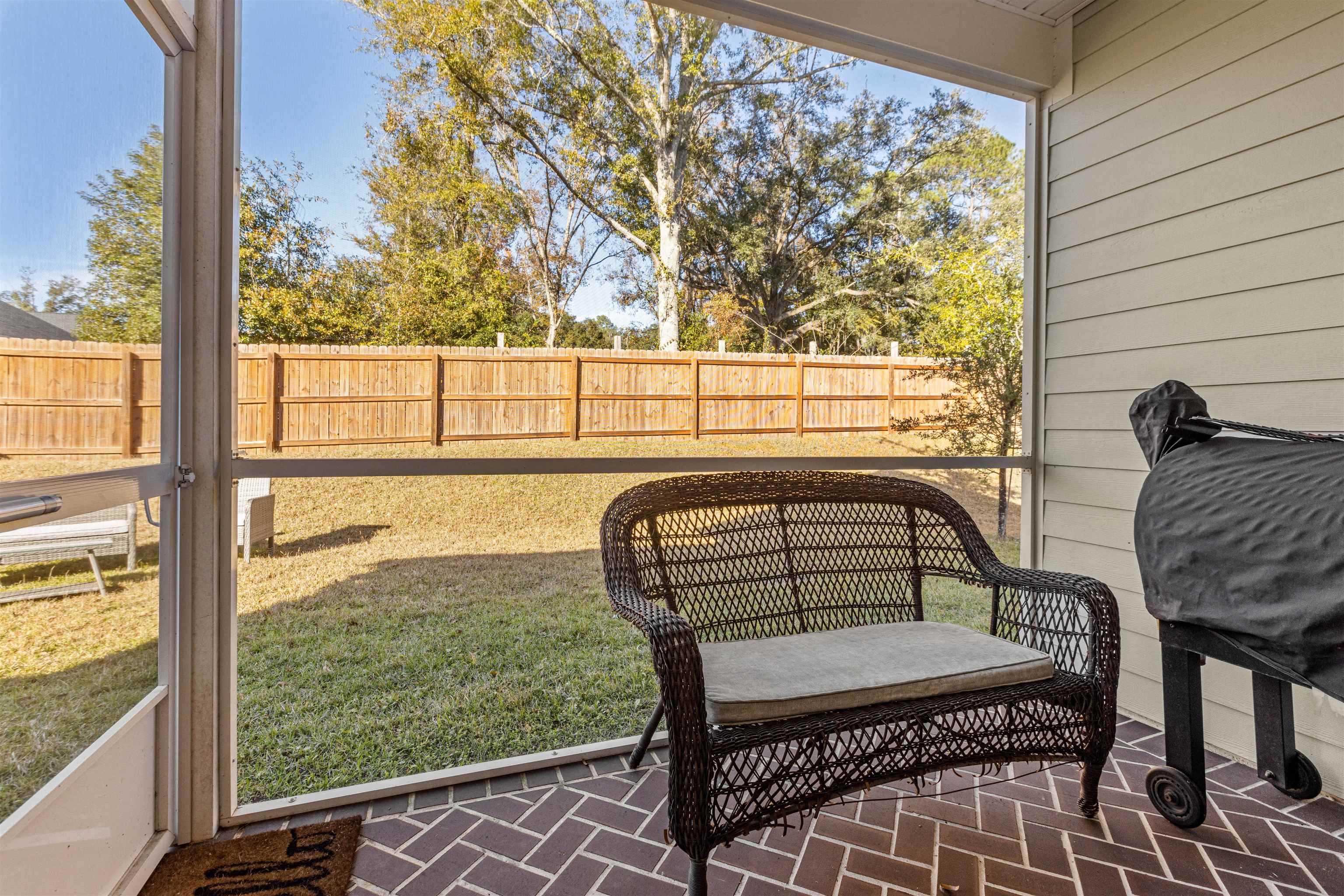5592 Leaning Oak Trail