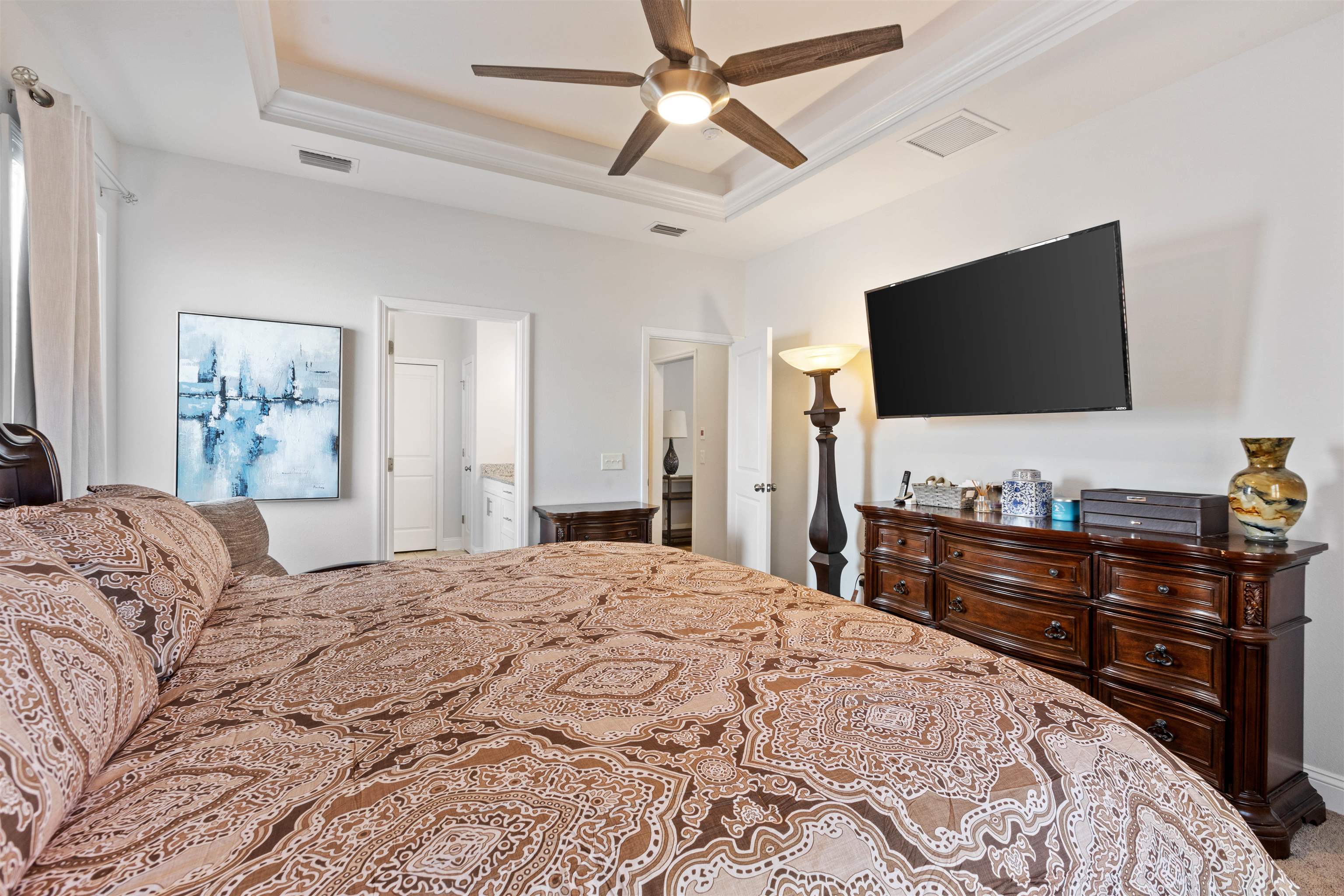 5592 Leaning Oak Trail