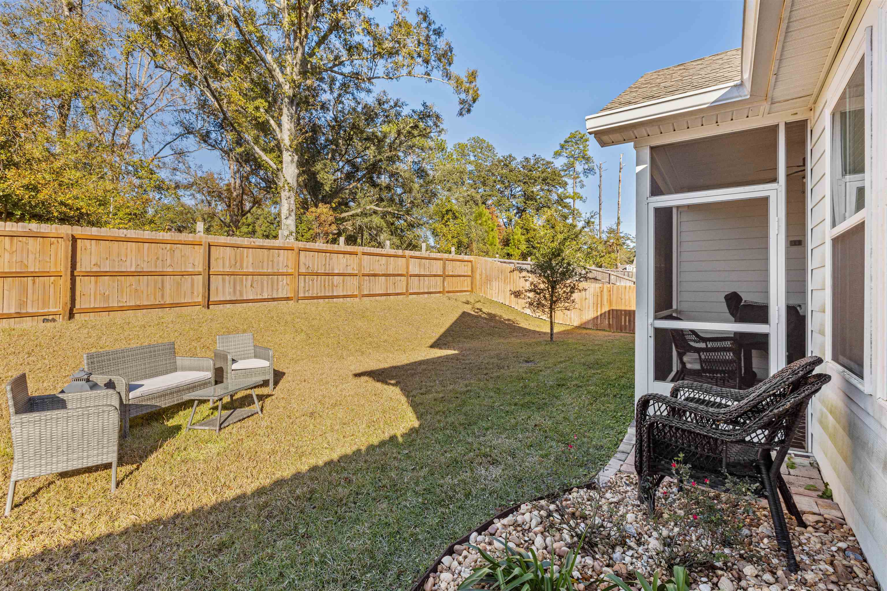 5592 Leaning Oak Trail
