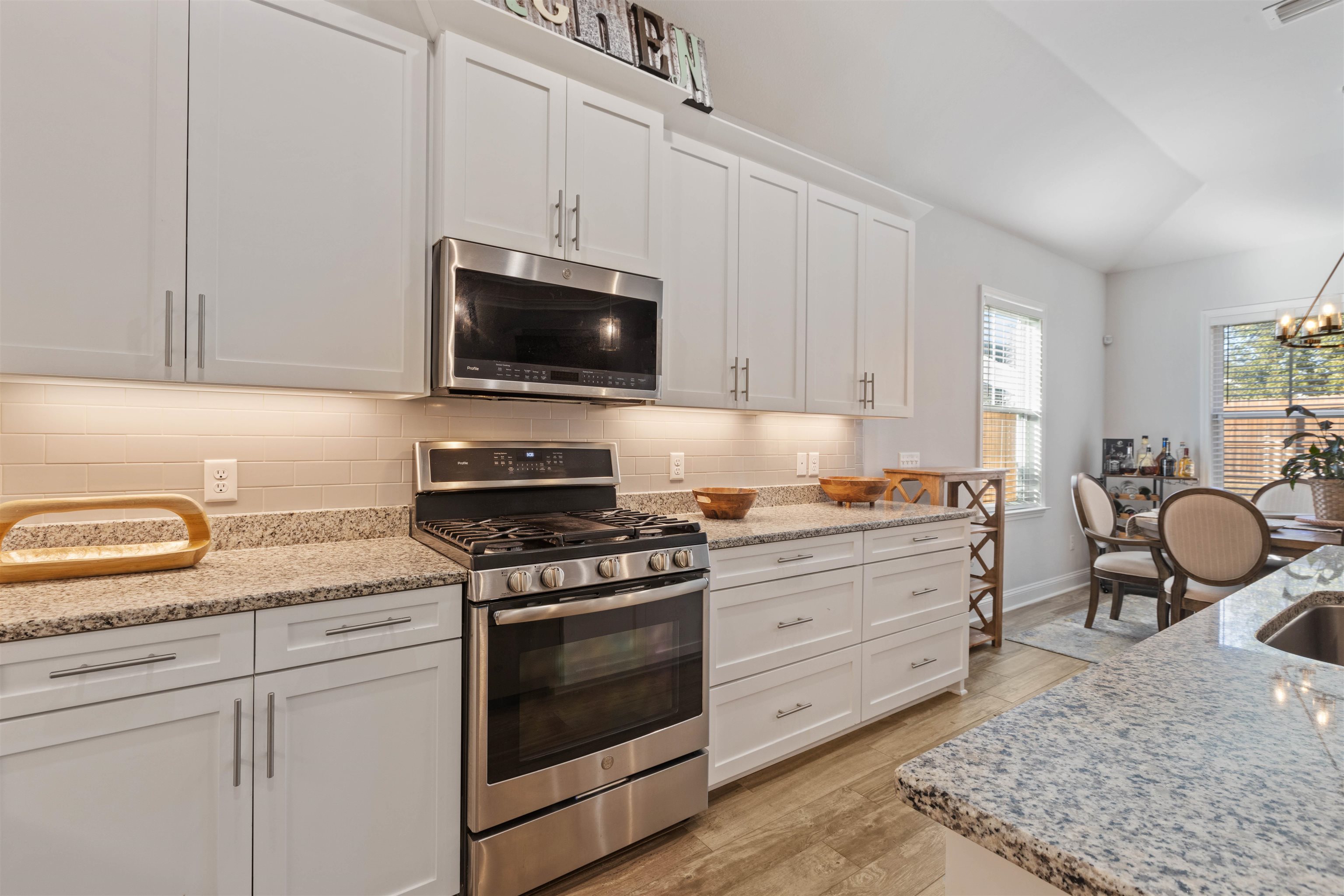 5592 Leaning Oak Trail