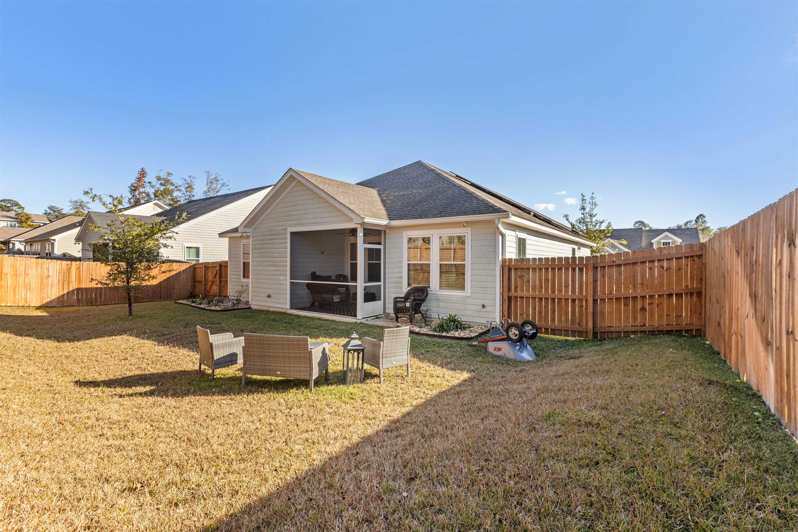 5592 Leaning Oak Trail