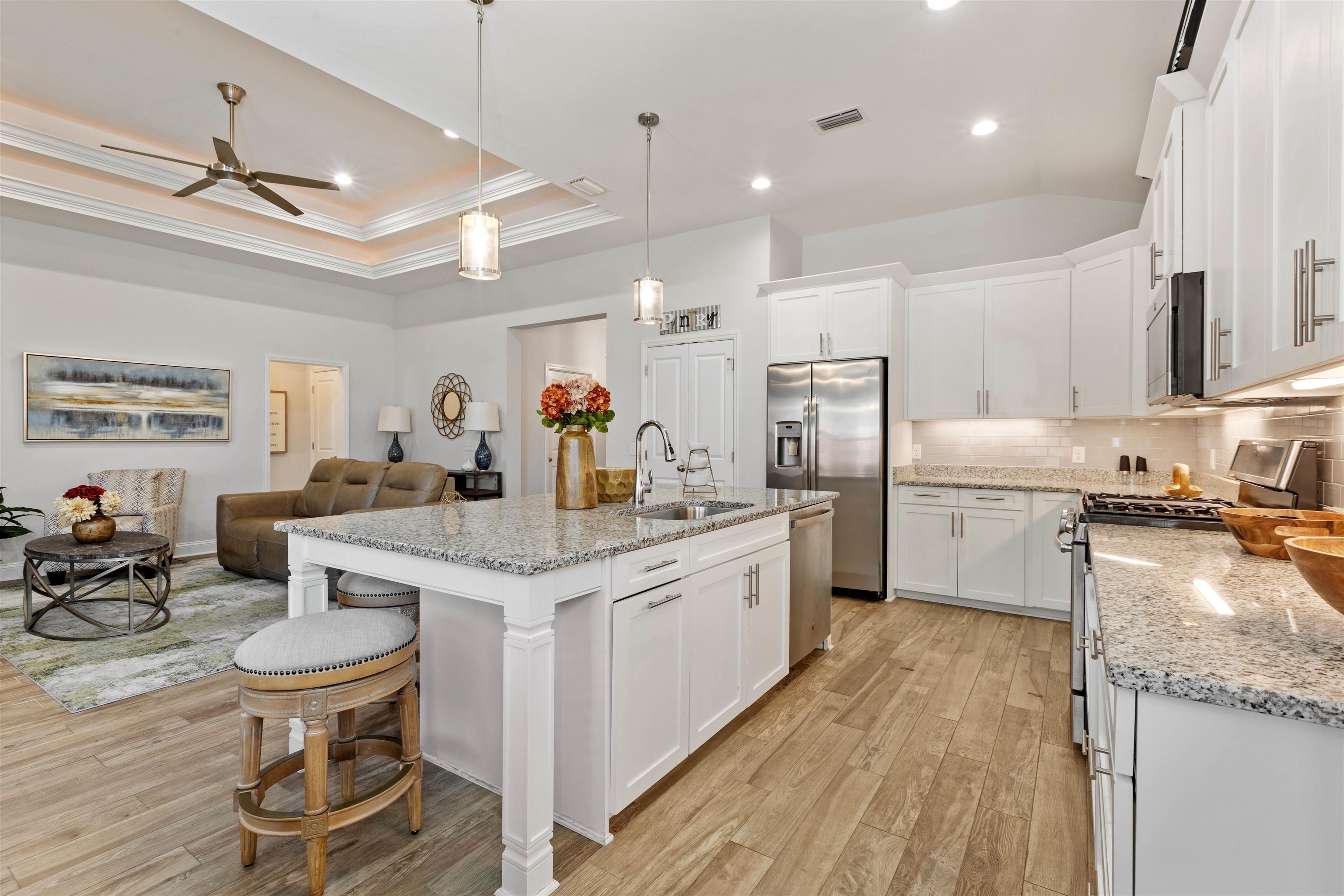 5592 Leaning Oak Trail