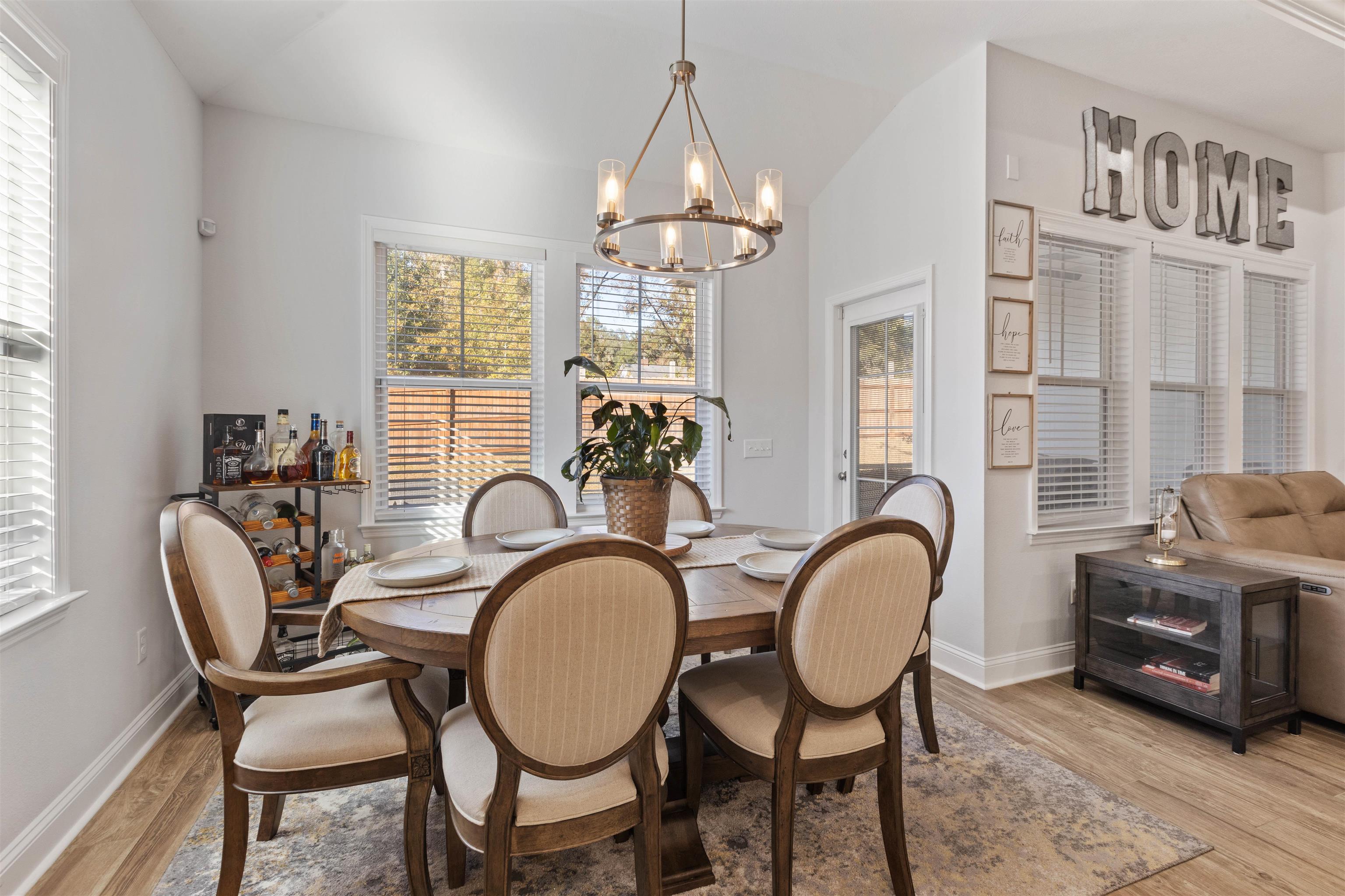 5592 Leaning Oak Trail