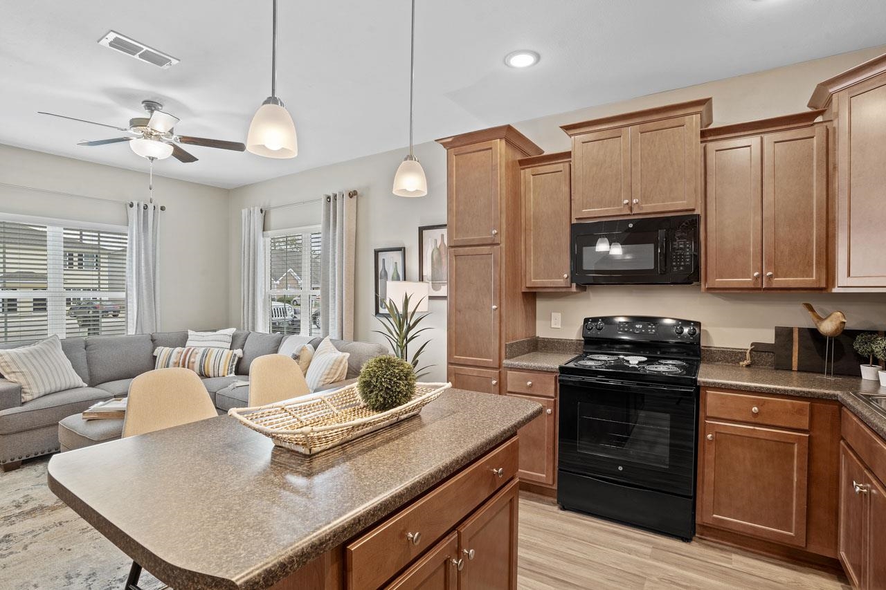 2221 Cedarbrook Court Unit: 2221