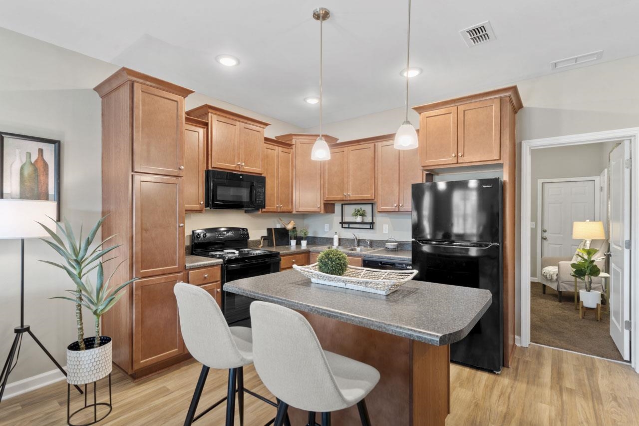 2221 Cedarbrook Court Unit: 2221