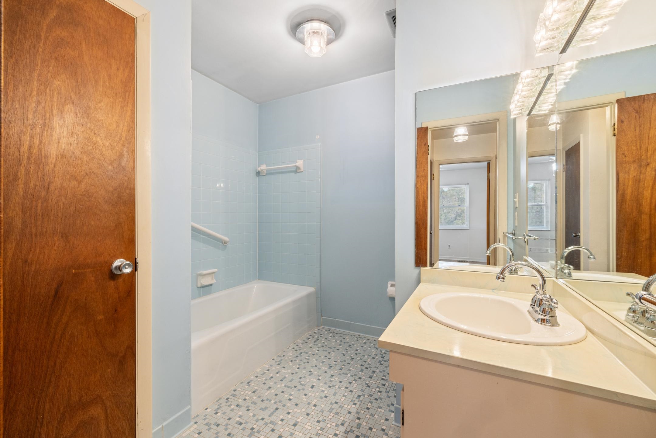 1906 NANTICOKE Circle