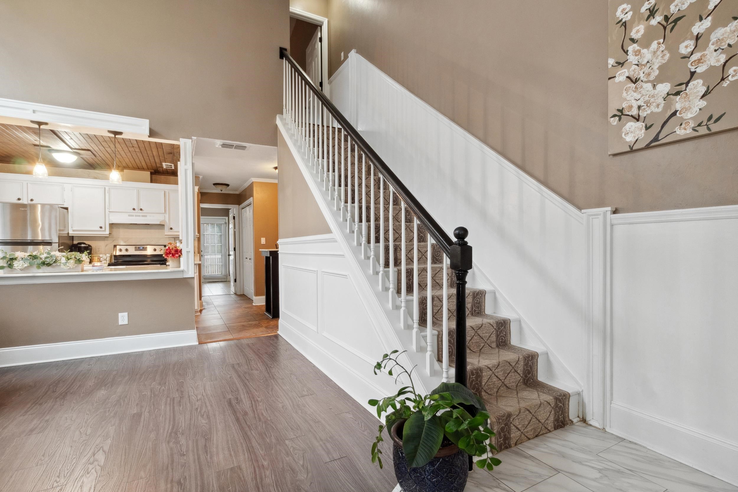 309 E Whetherbine Way