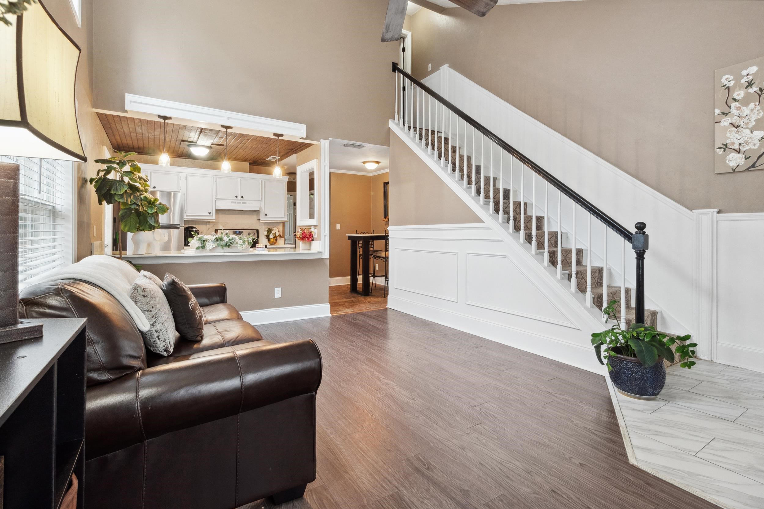 309 E Whetherbine Way