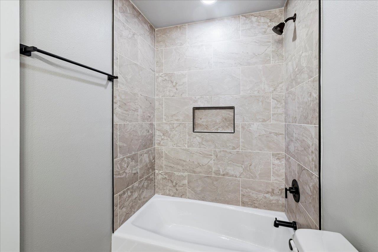 6757 Treasure Oaks Circle