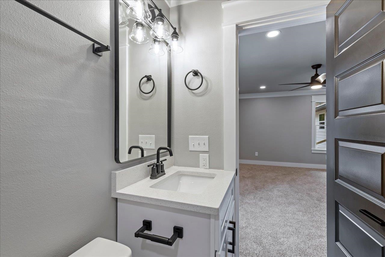 6757 Treasure Oaks Circle
