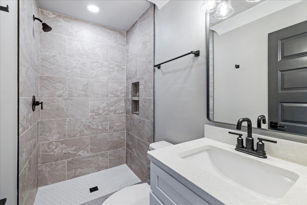 6757 Treasure Oaks Circle