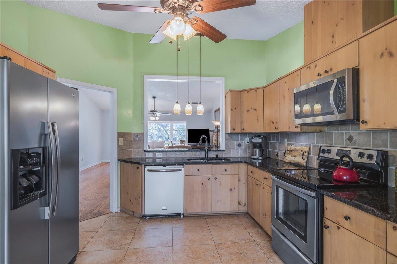 2575 YARMOUTH Lane