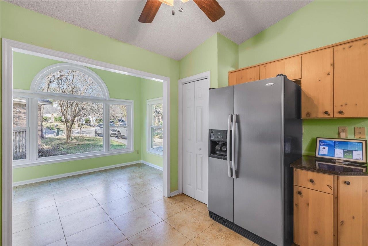 2575 YARMOUTH Lane