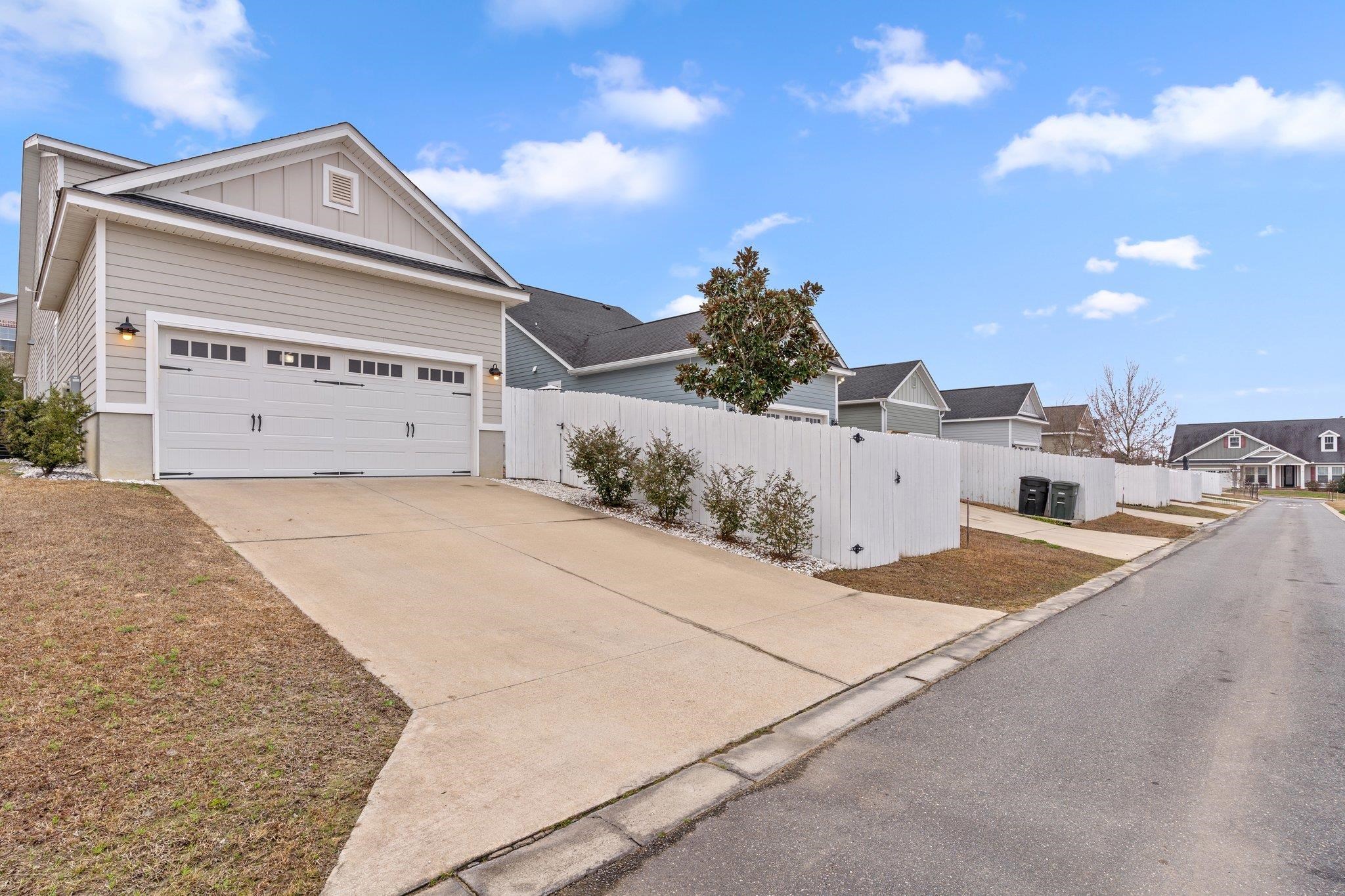 2772 Crestline Road