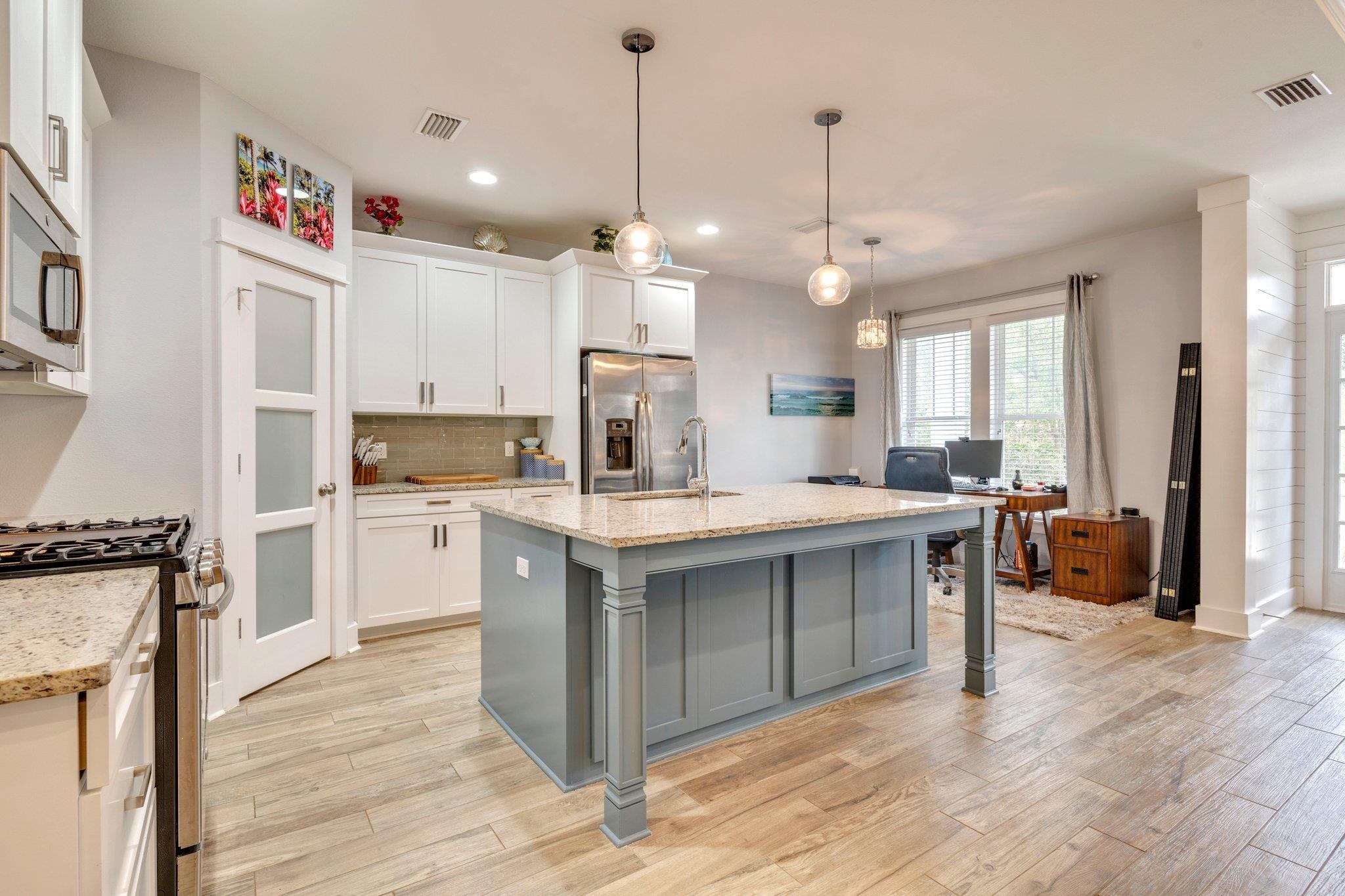 2772 Crestline Road