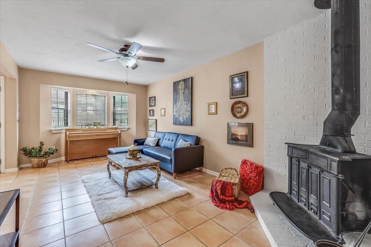 203 W 4Th Avenue